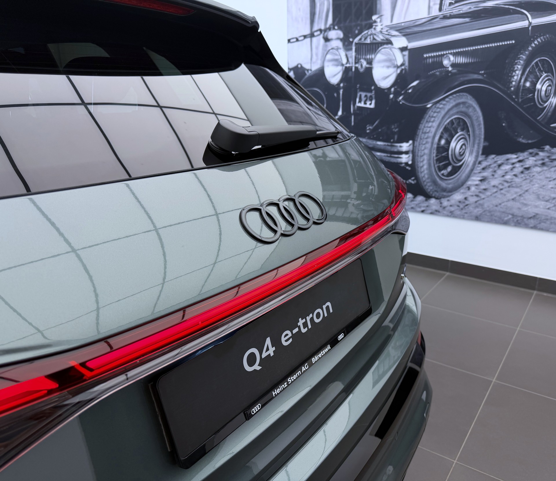 AUDI Q4 e-tron SUV quattro performance Swiss Ski-image-25