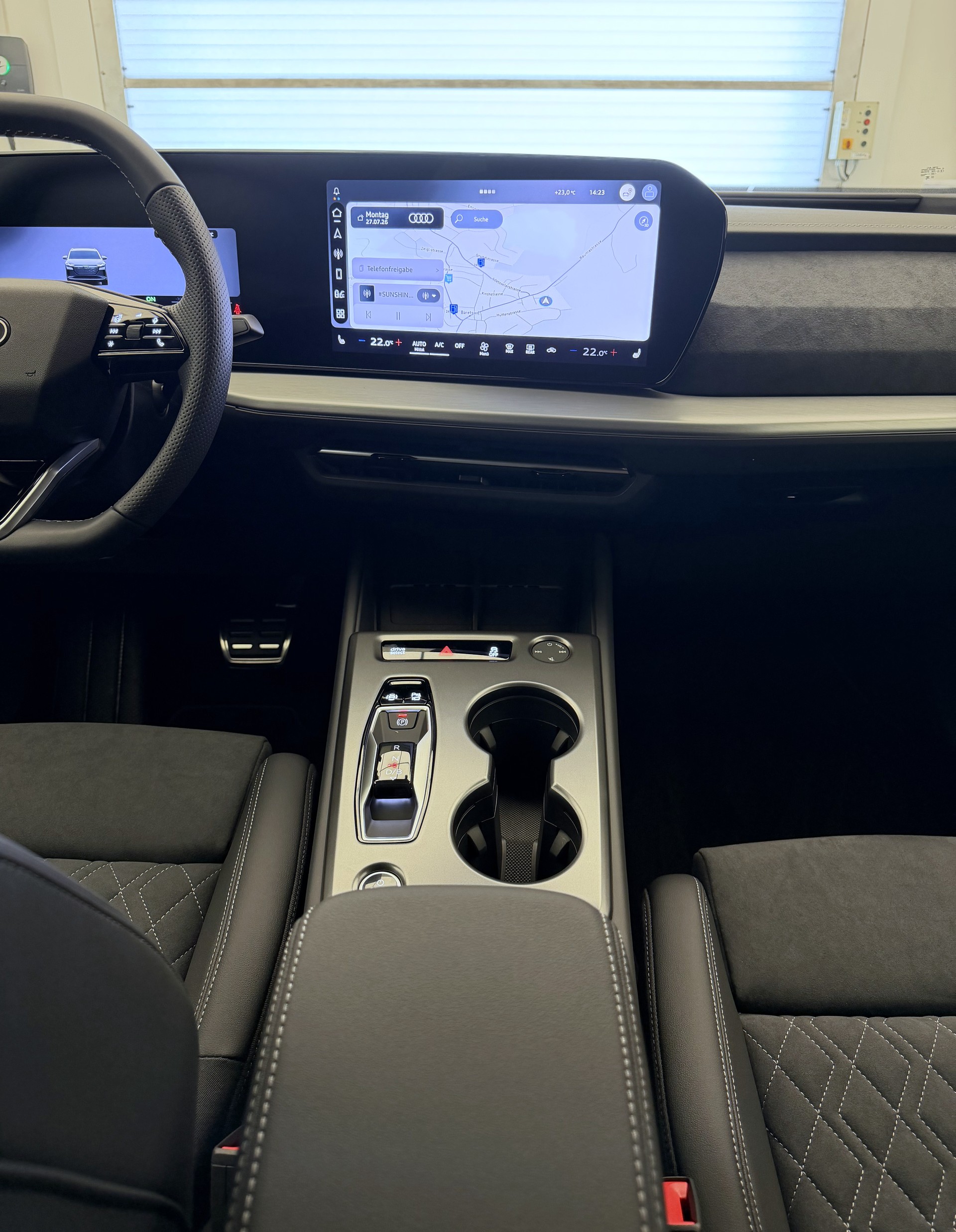 AUDI Q4 e-tron SUV quattro performance Swiss Ski-image-11