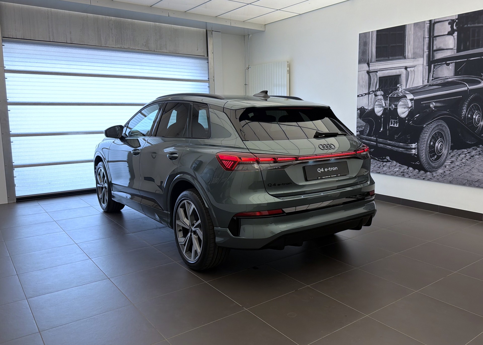 AUDI Q4 e-tron SUV quattro performance Swiss Ski-image-23