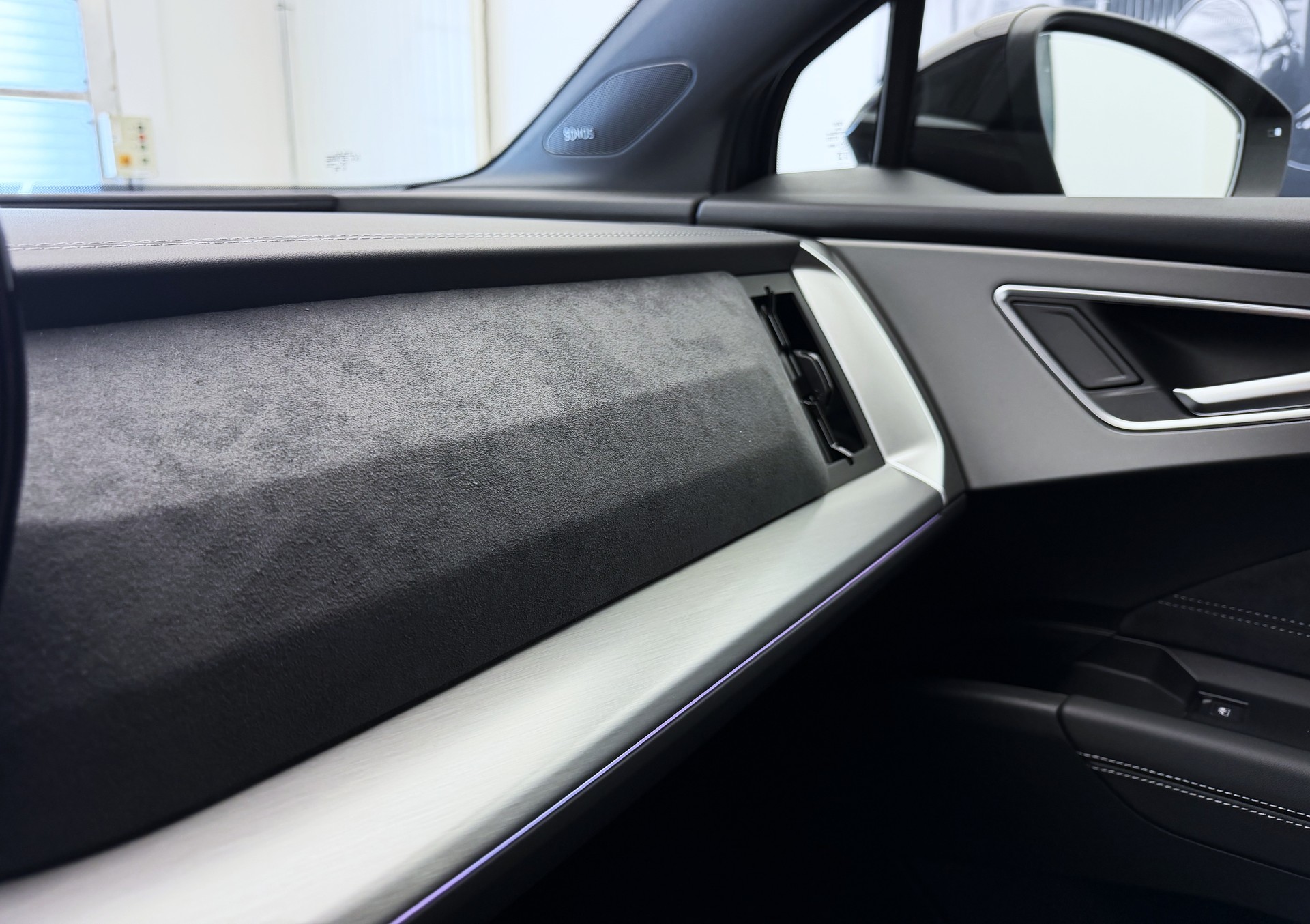 AUDI Q4 e-tron SUV quattro performance Swiss Ski-image-18