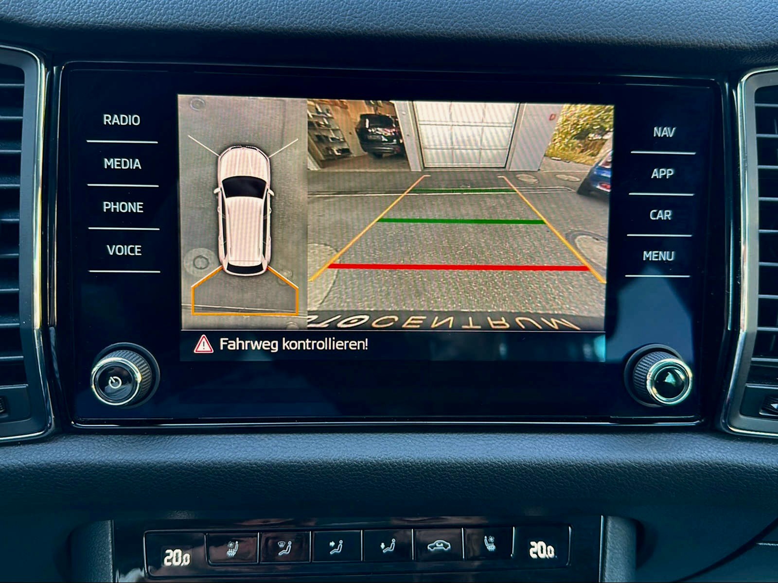 SKODA Kodiaq 2.0 TDI CR Style 4x4 DSG-image-9