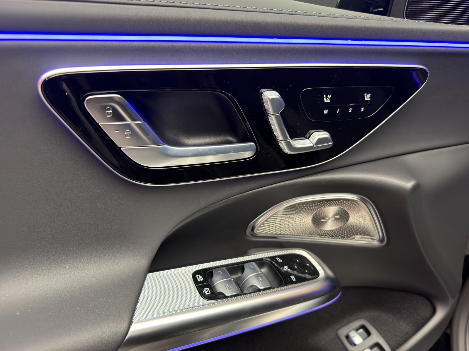 MERCEDES-BENZ AMG E 53 Hybrid 4MATIC+ Limousine-image-10