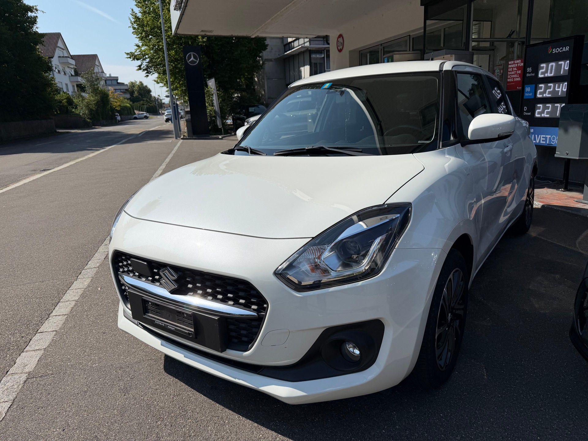 SUZUKI 1.2 Generation Top Hybrid-image-1