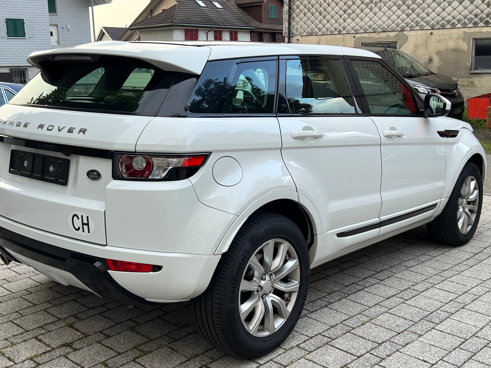 LAND ROVER Range Rover Evoque 2.2 TD4 Dynamic AT9-image-3