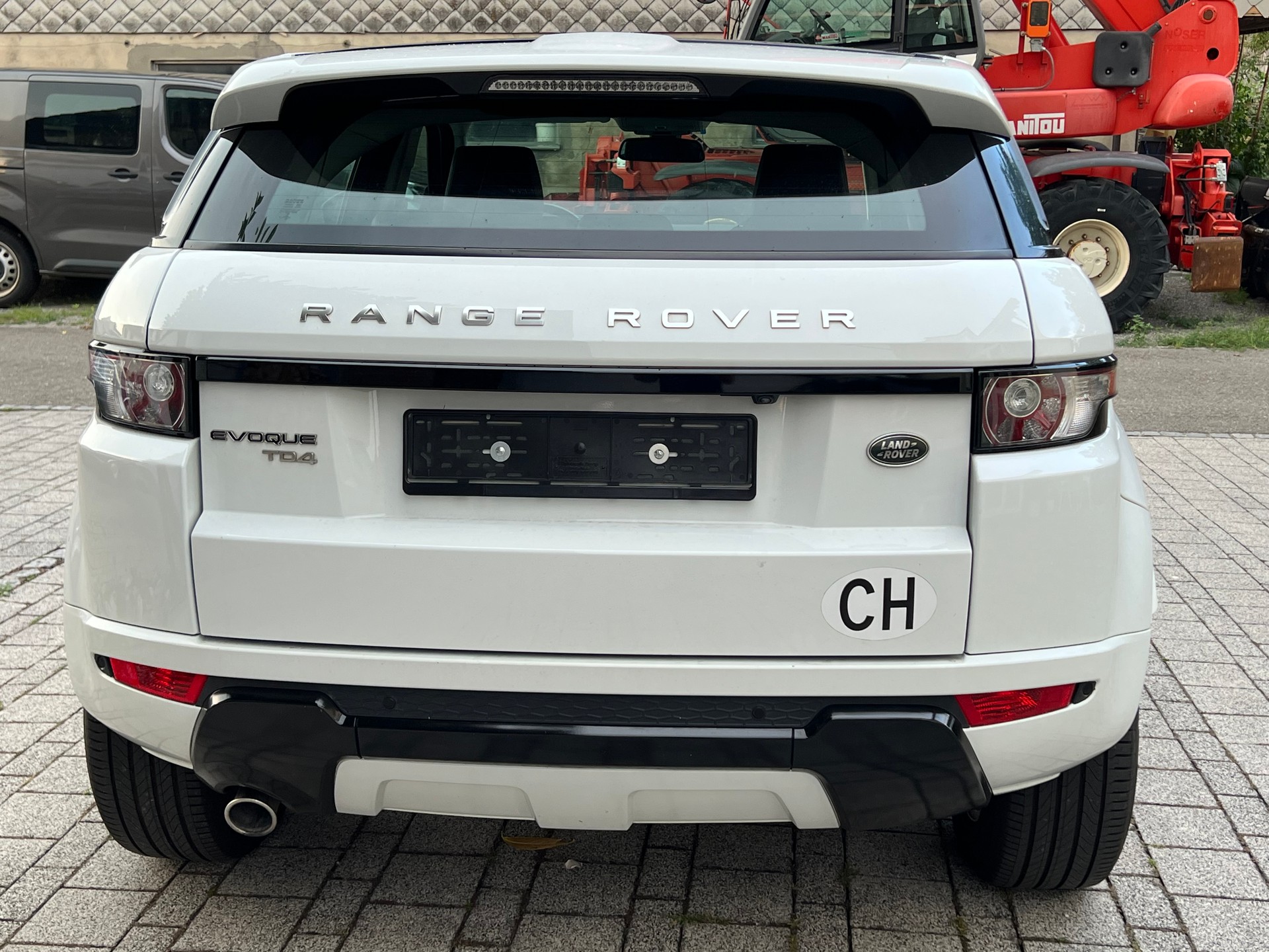 LAND ROVER Range Rover Evoque 2.2 TD4 Dynamic AT9-image-2