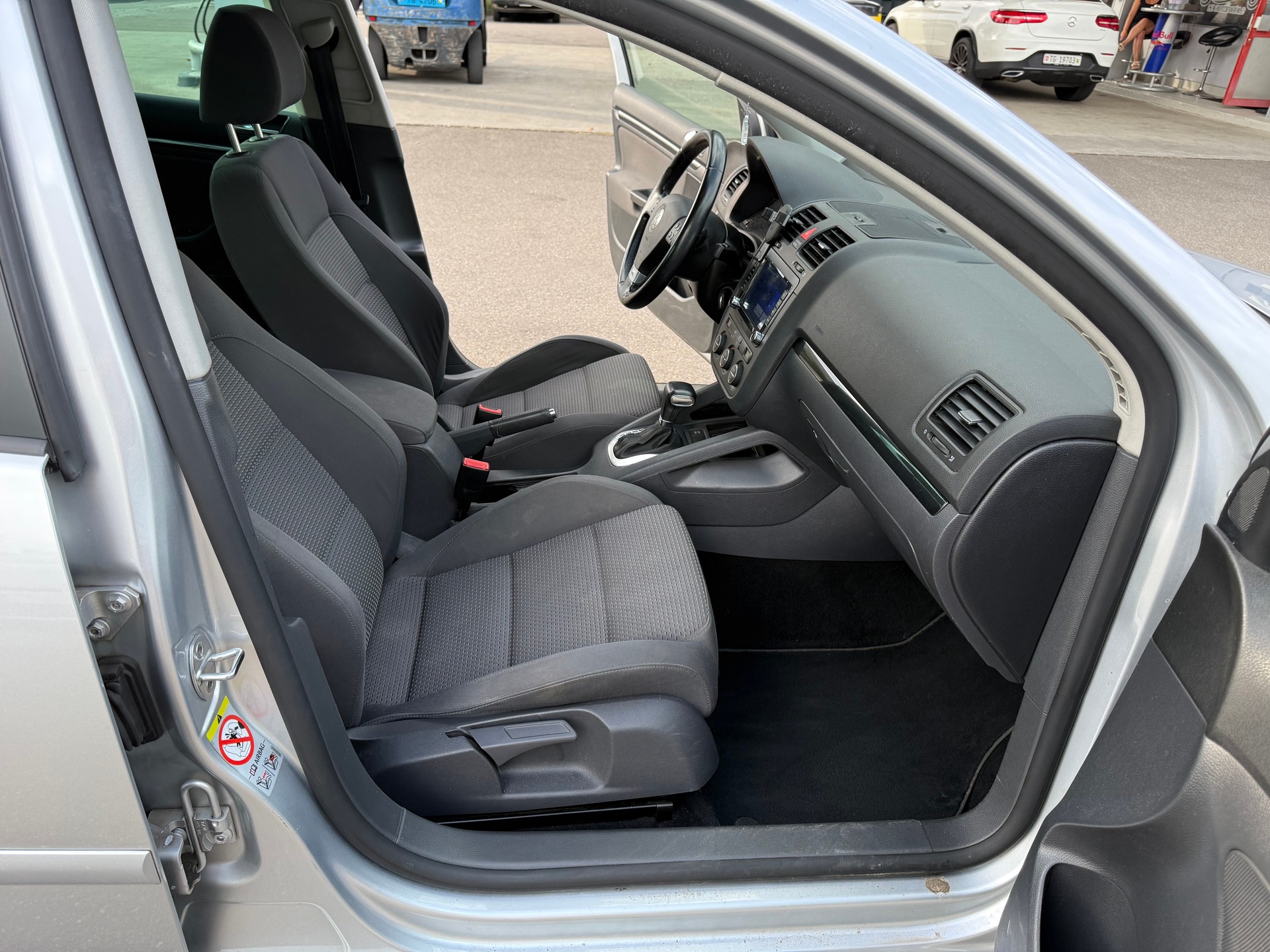 VW Golf 1.4 TSI GT Sport-image-8