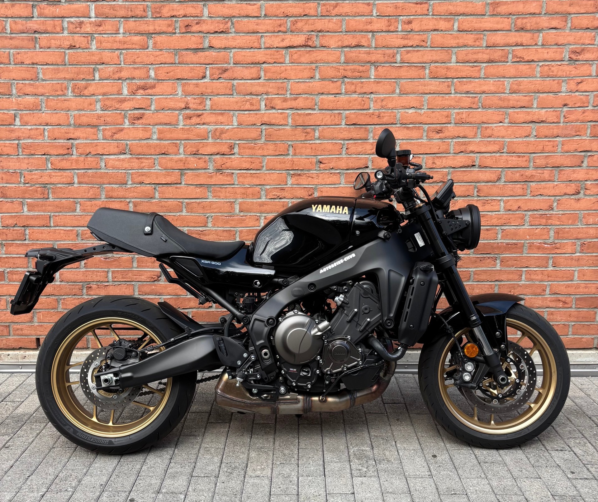 YAMAHA XSR 900