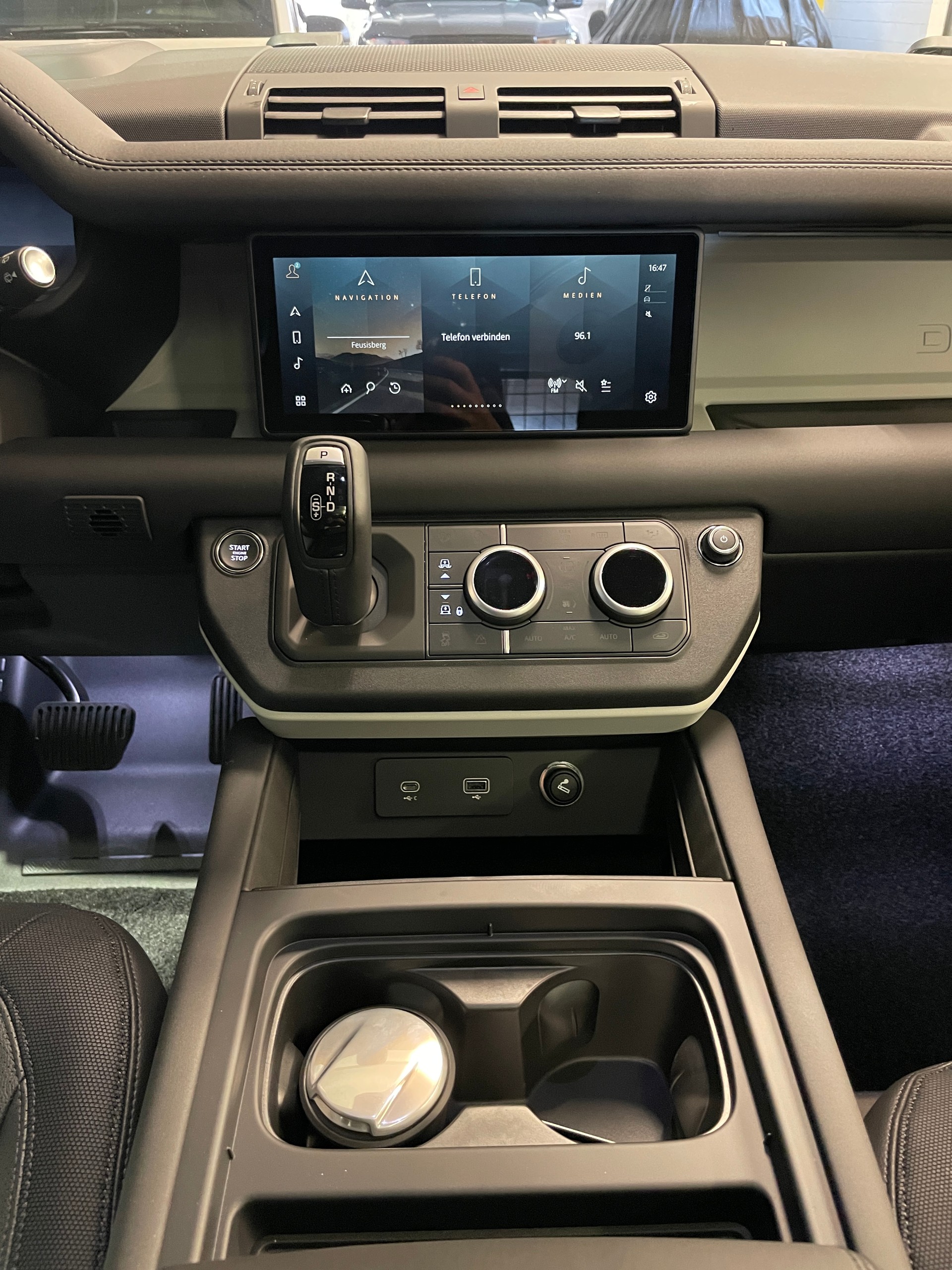 LAND ROVER Defender 110 P400 I6 X-Dynamic SE 3.0 AT8 mit AHK-image-27