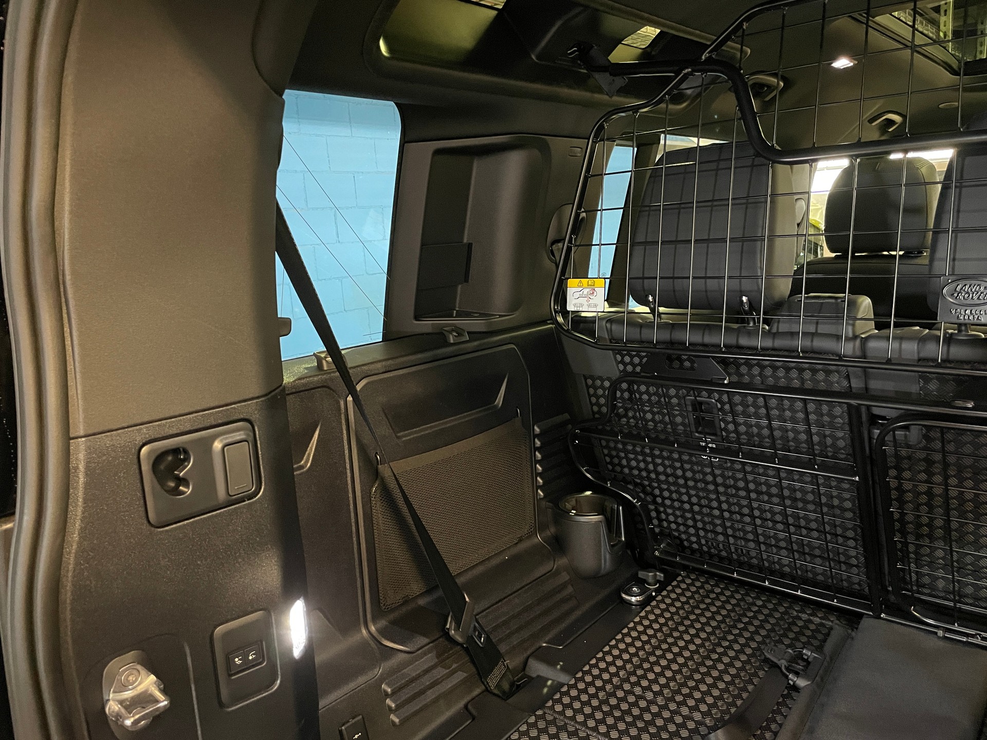LAND ROVER Defender 110 P400 I6 X-Dynamic SE 3.0 AT8 mit AHK-image-9