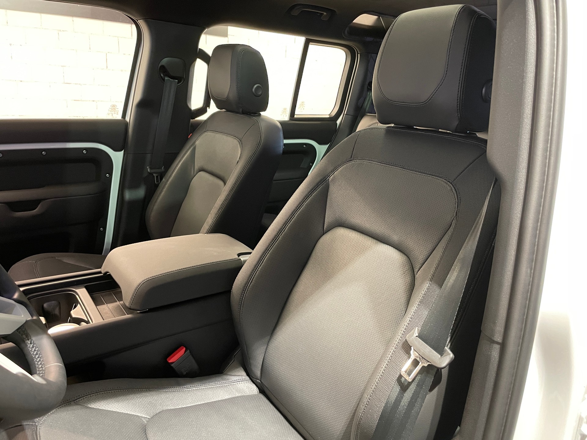 LAND ROVER Defender 110 P400 I6 X-Dynamic SE 3.0 AT8 mit AHK-image-17