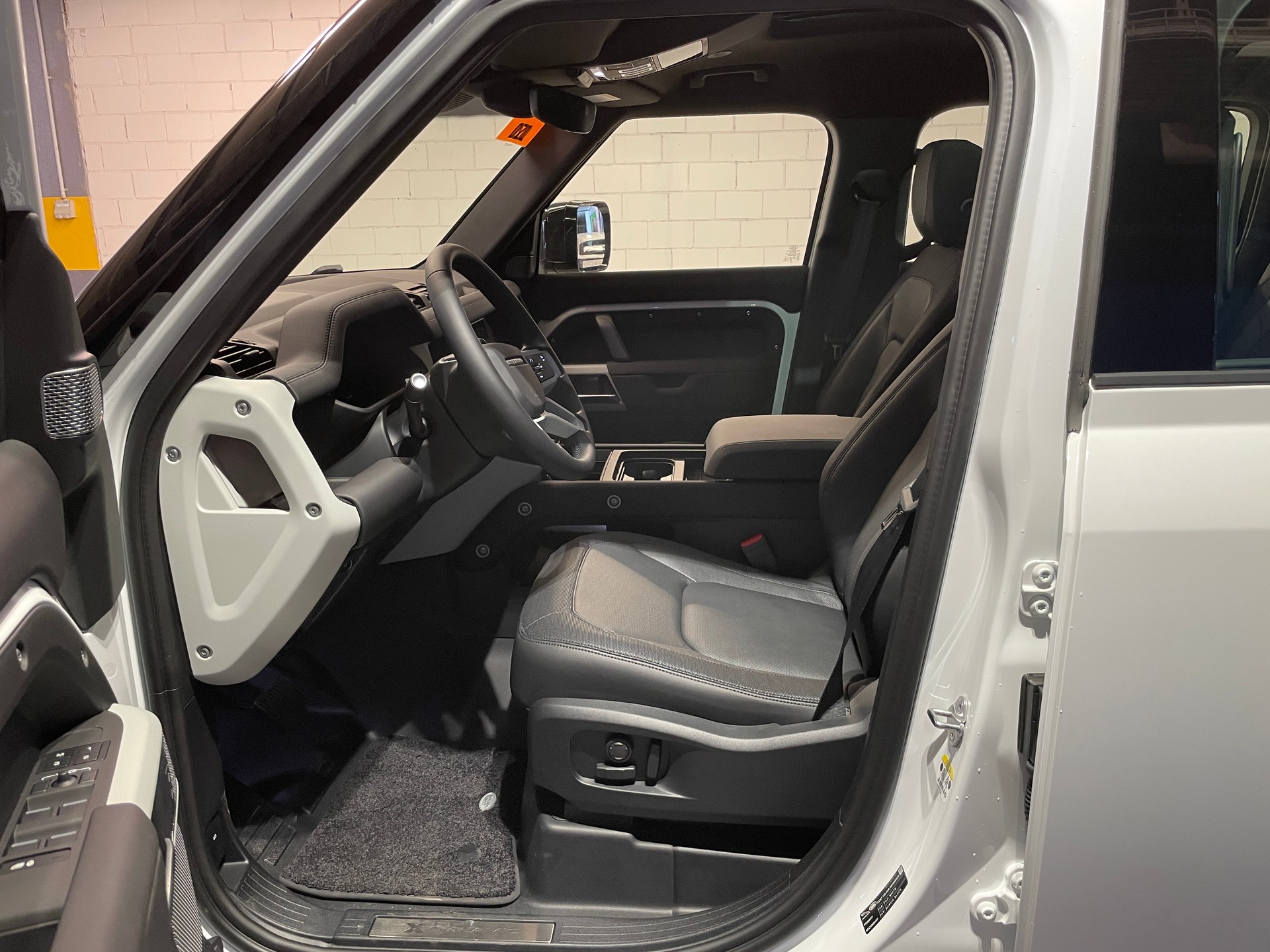 LAND ROVER Defender 110 P400 I6 X-Dynamic SE 3.0 AT8 mit AHK-image-15