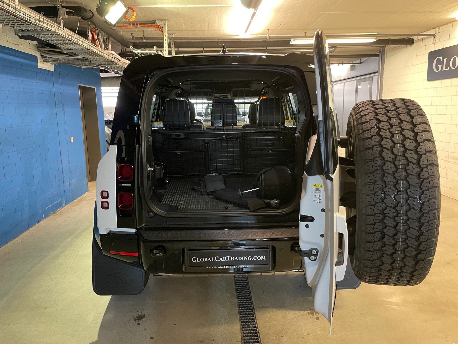 LAND ROVER Defender 110 P400 I6 X-Dynamic SE 3.0 AT8 mit AHK-image-6