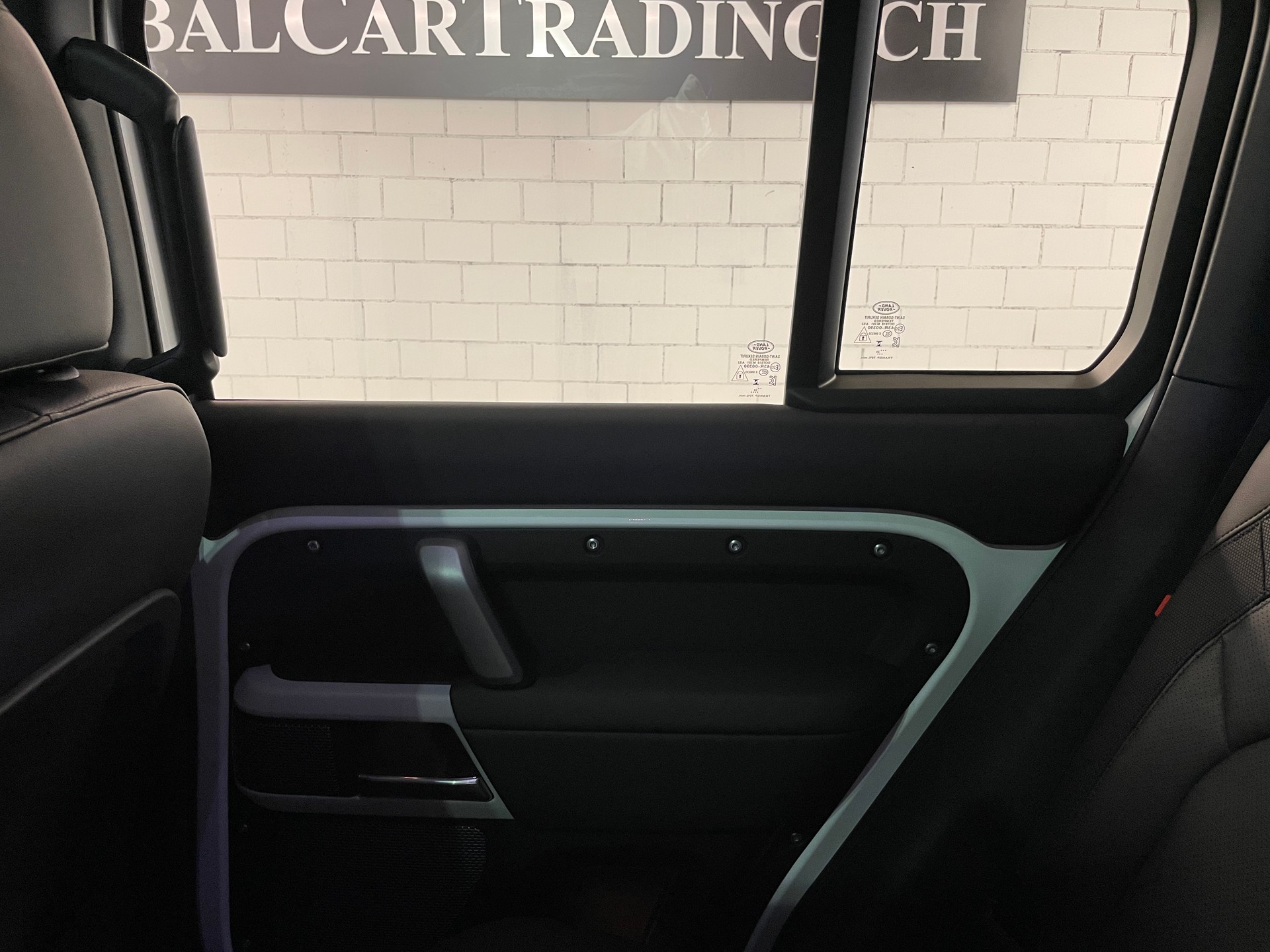 LAND ROVER Defender 110 P400 I6 X-Dynamic SE 3.0 AT8 mit AHK-image-22