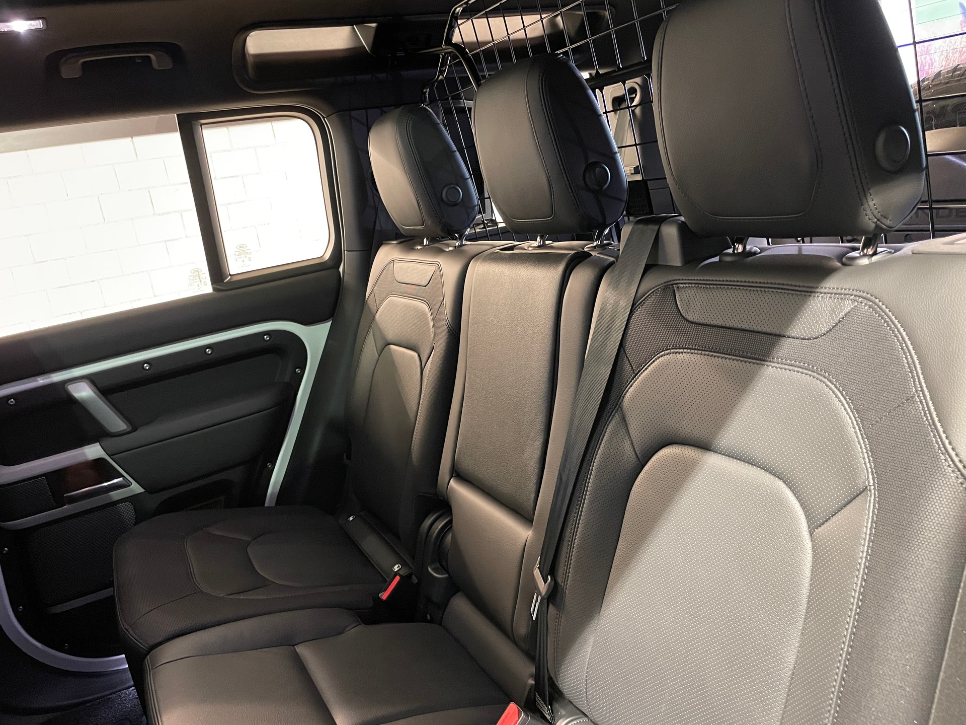 LAND ROVER Defender 110 P400 I6 X-Dynamic SE 3.0 AT8 mit AHK-image-21