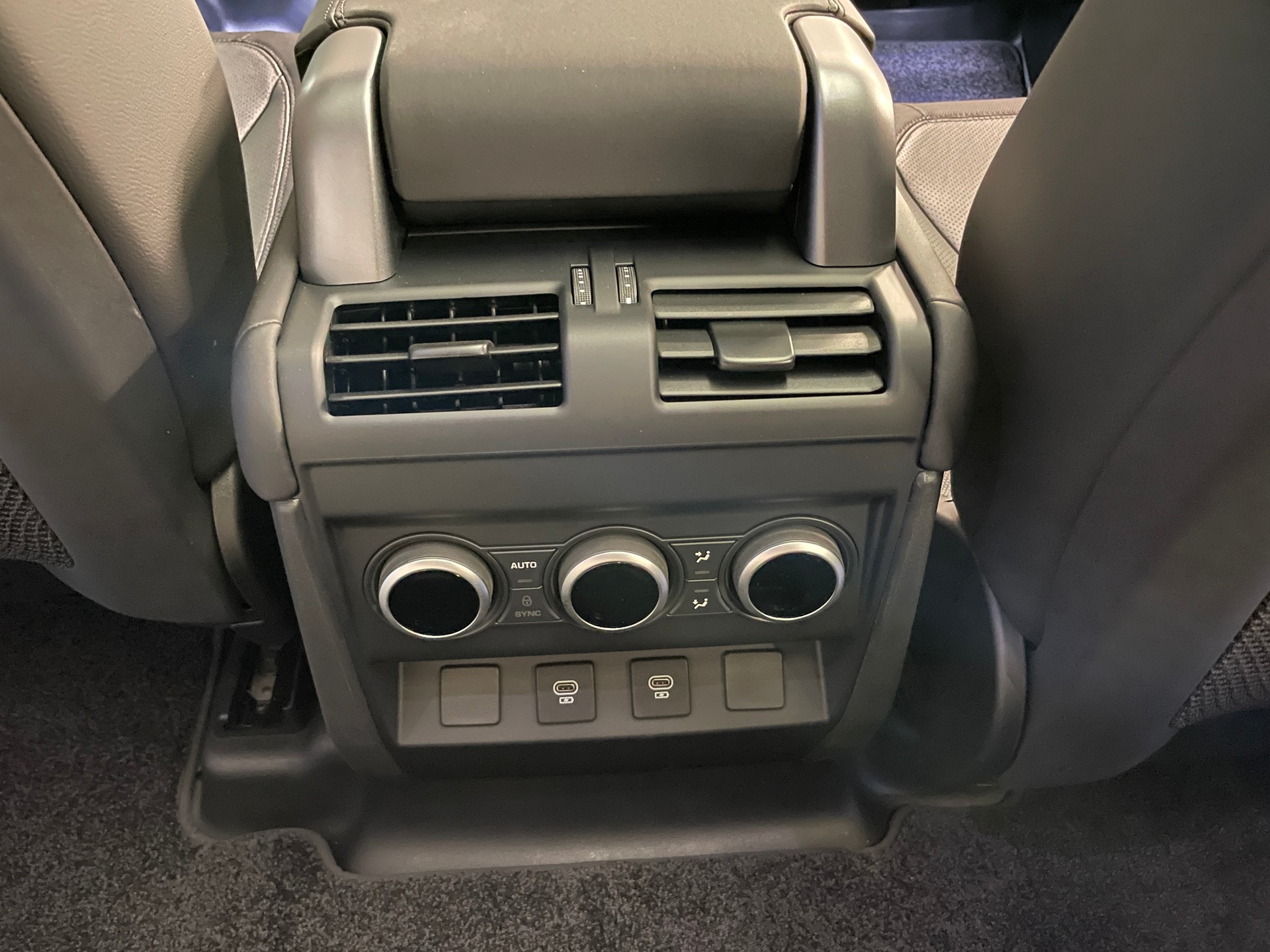 LAND ROVER Defender 110 P400 I6 X-Dynamic SE 3.0 AT8 mit AHK-image-24