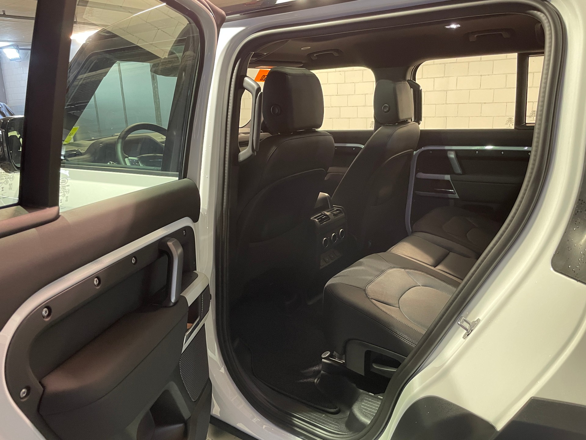 LAND ROVER Defender 110 P400 I6 X-Dynamic SE 3.0 AT8 mit AHK-image-19