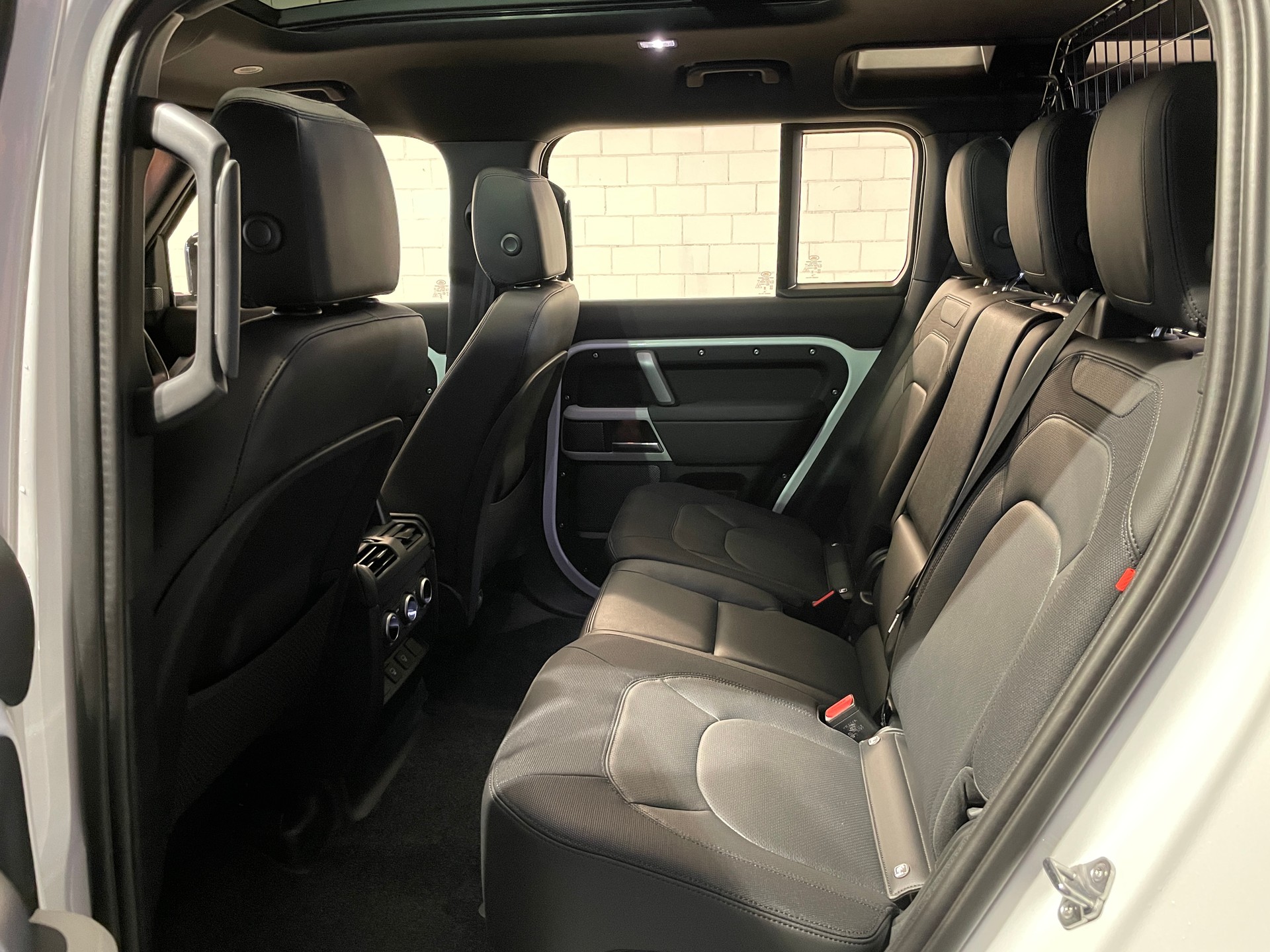 LAND ROVER Defender 110 P400 I6 X-Dynamic SE 3.0 AT8 mit AHK-image-20