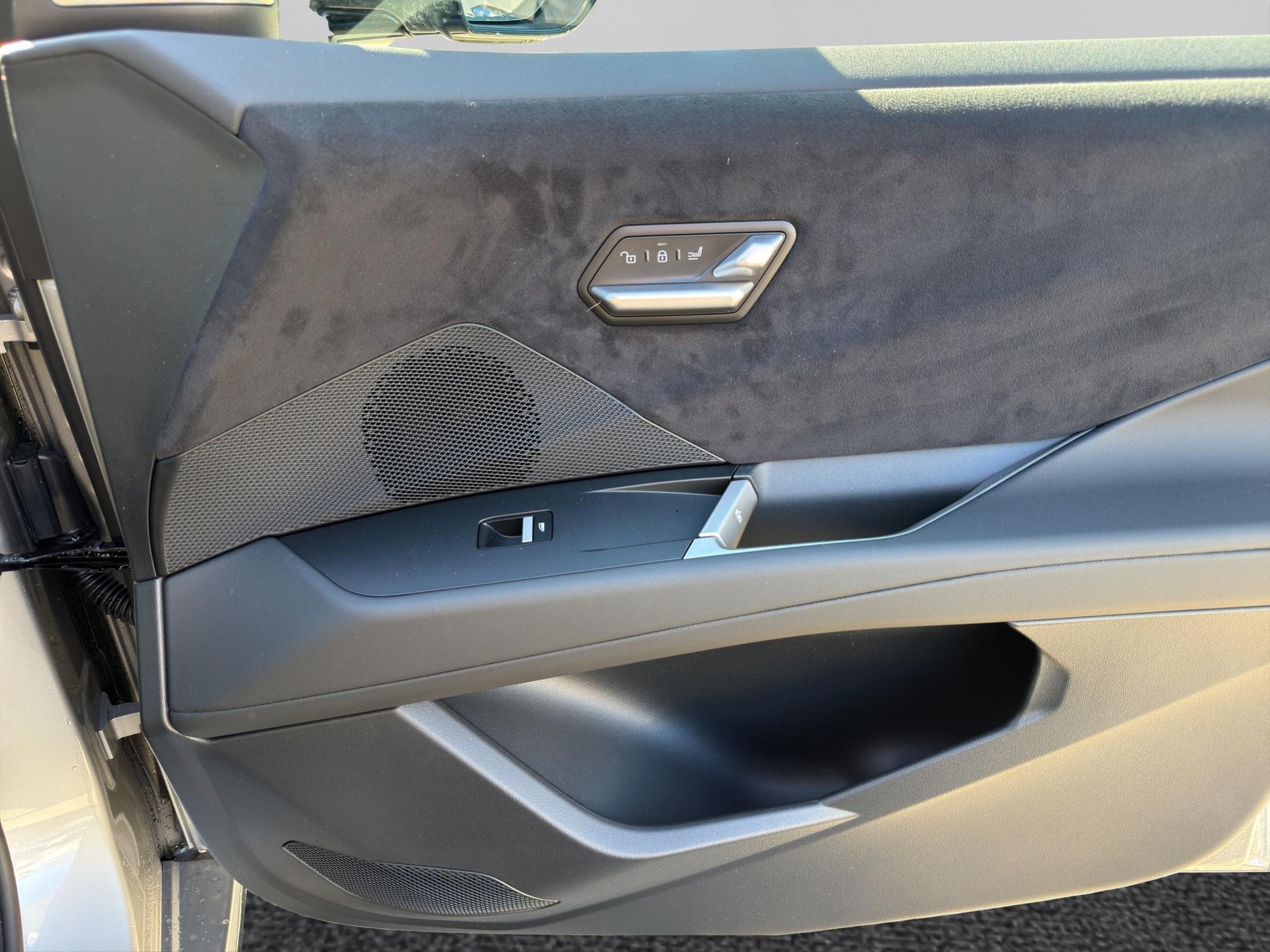 BMW iX3 50 xDrive M Sport Pro-image-18