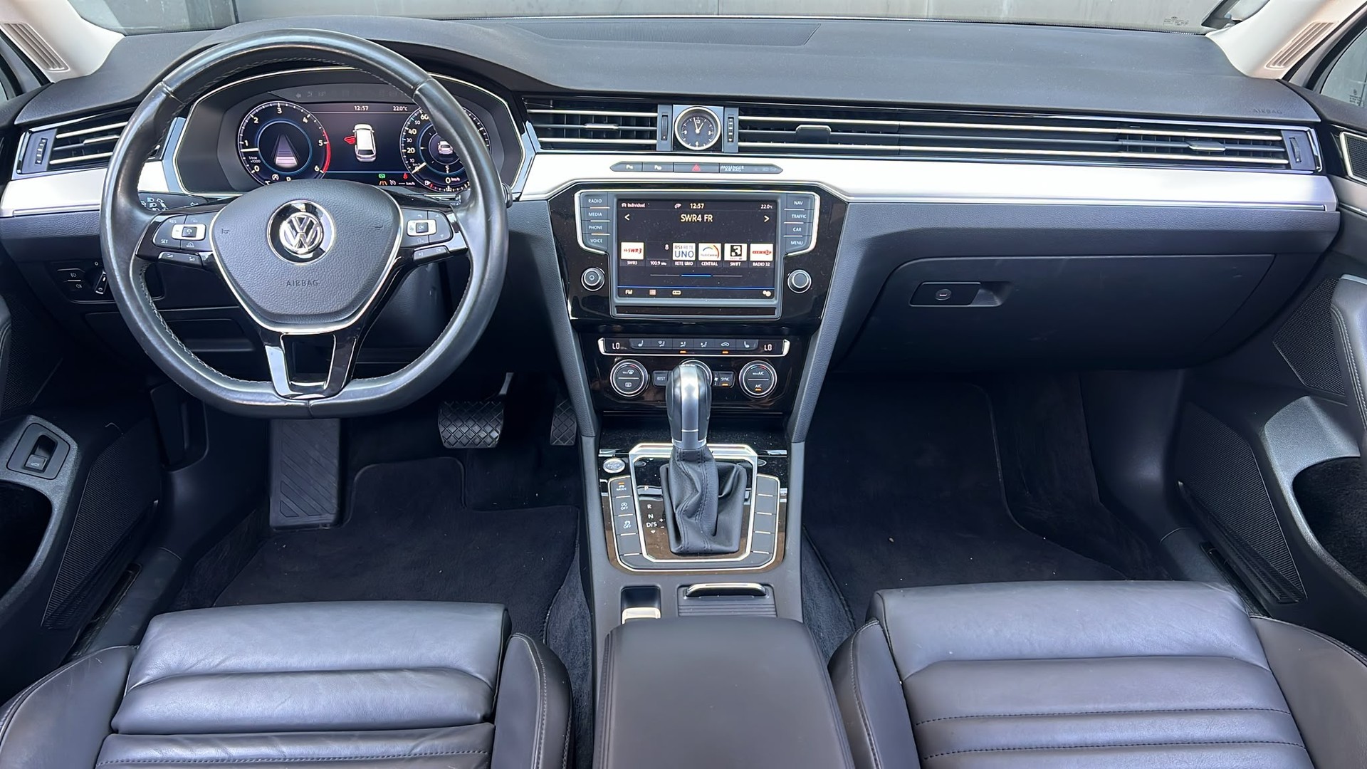 VW Passat Variant 2.0 TDI BMT Highline DSG 4Motion-image-8