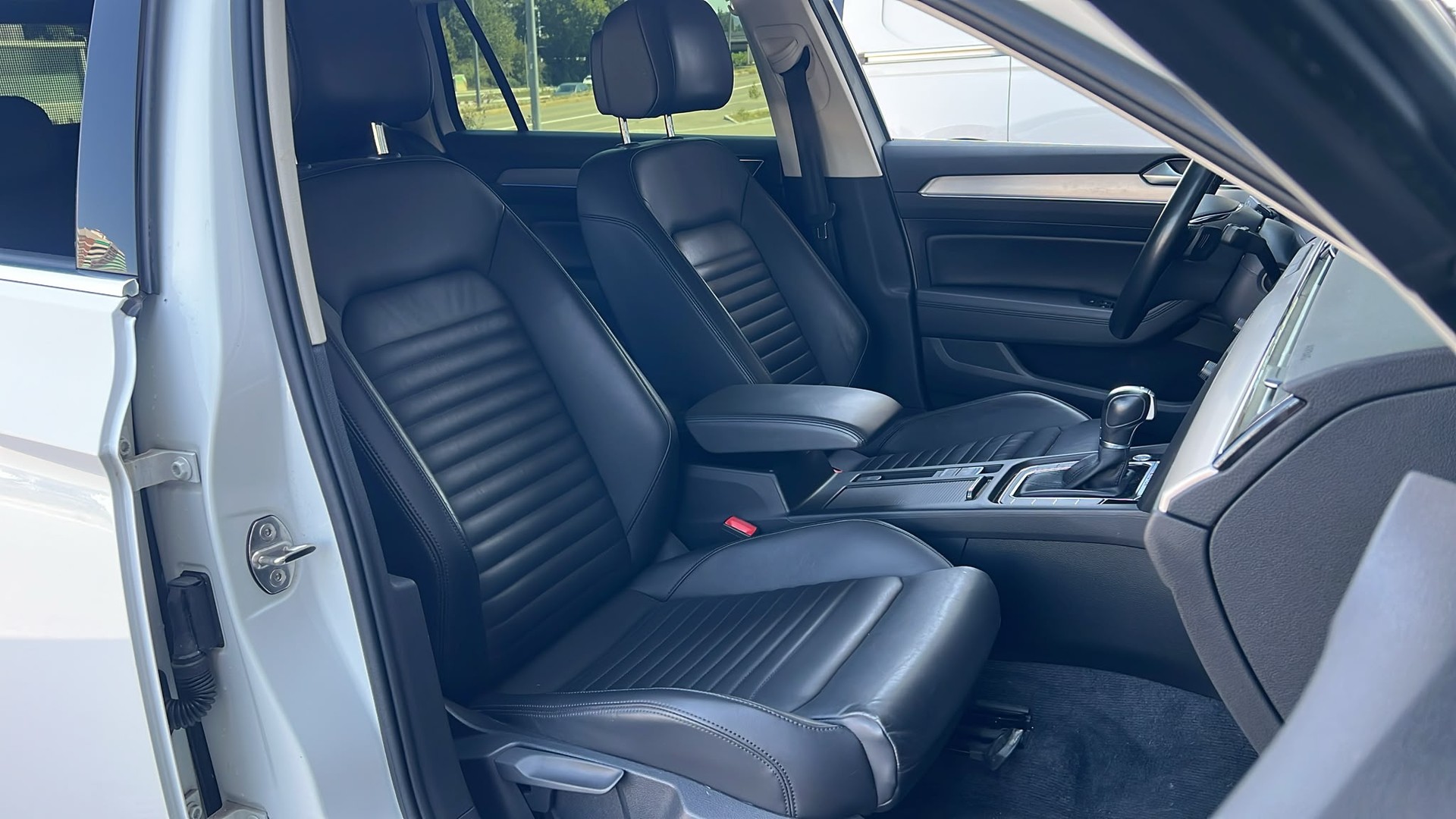 VW Passat Variant 2.0 TDI BMT Highline DSG 4Motion-image-14