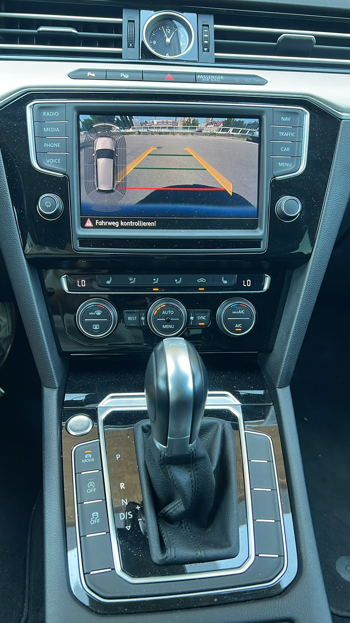 VW Passat Variant 2.0 TDI BMT Highline DSG 4Motion-image-12