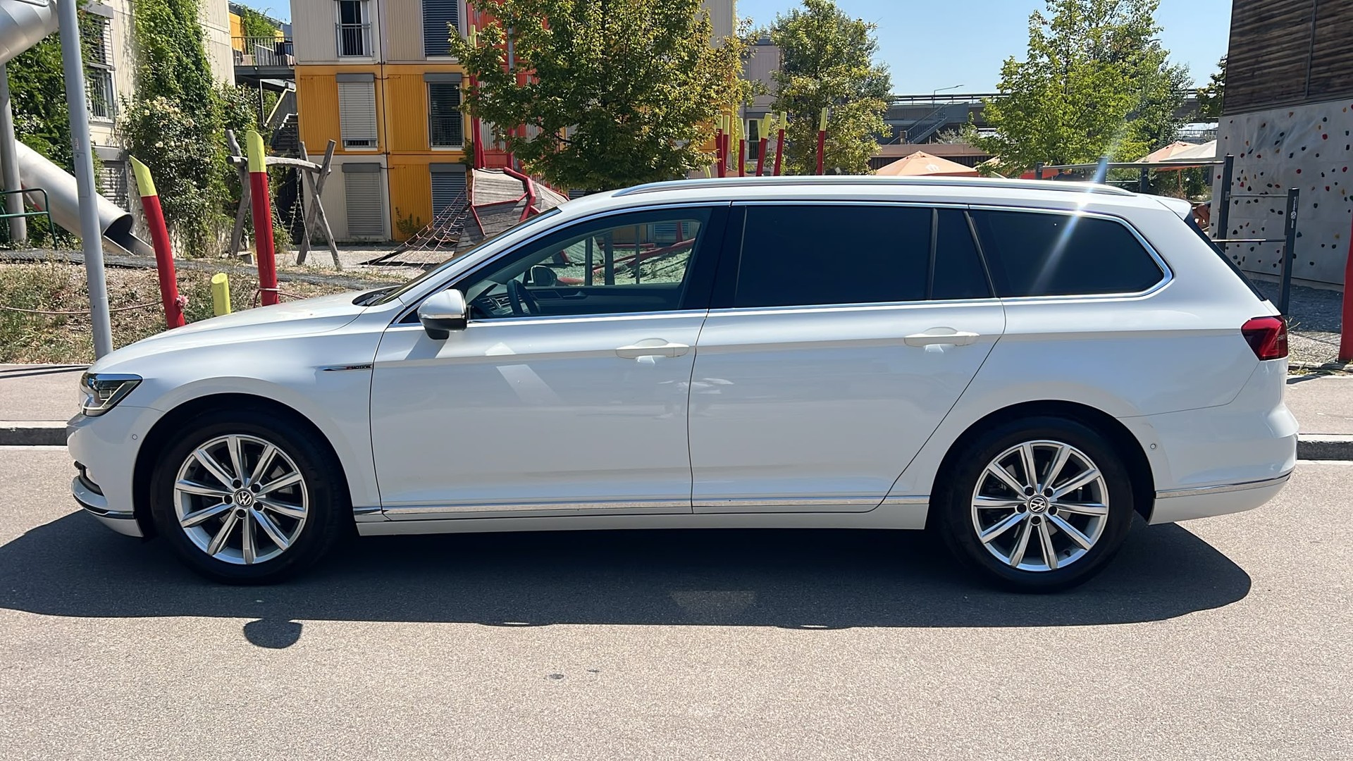 VW Passat Variant 2.0 TDI BMT Highline DSG 4Motion-image-3