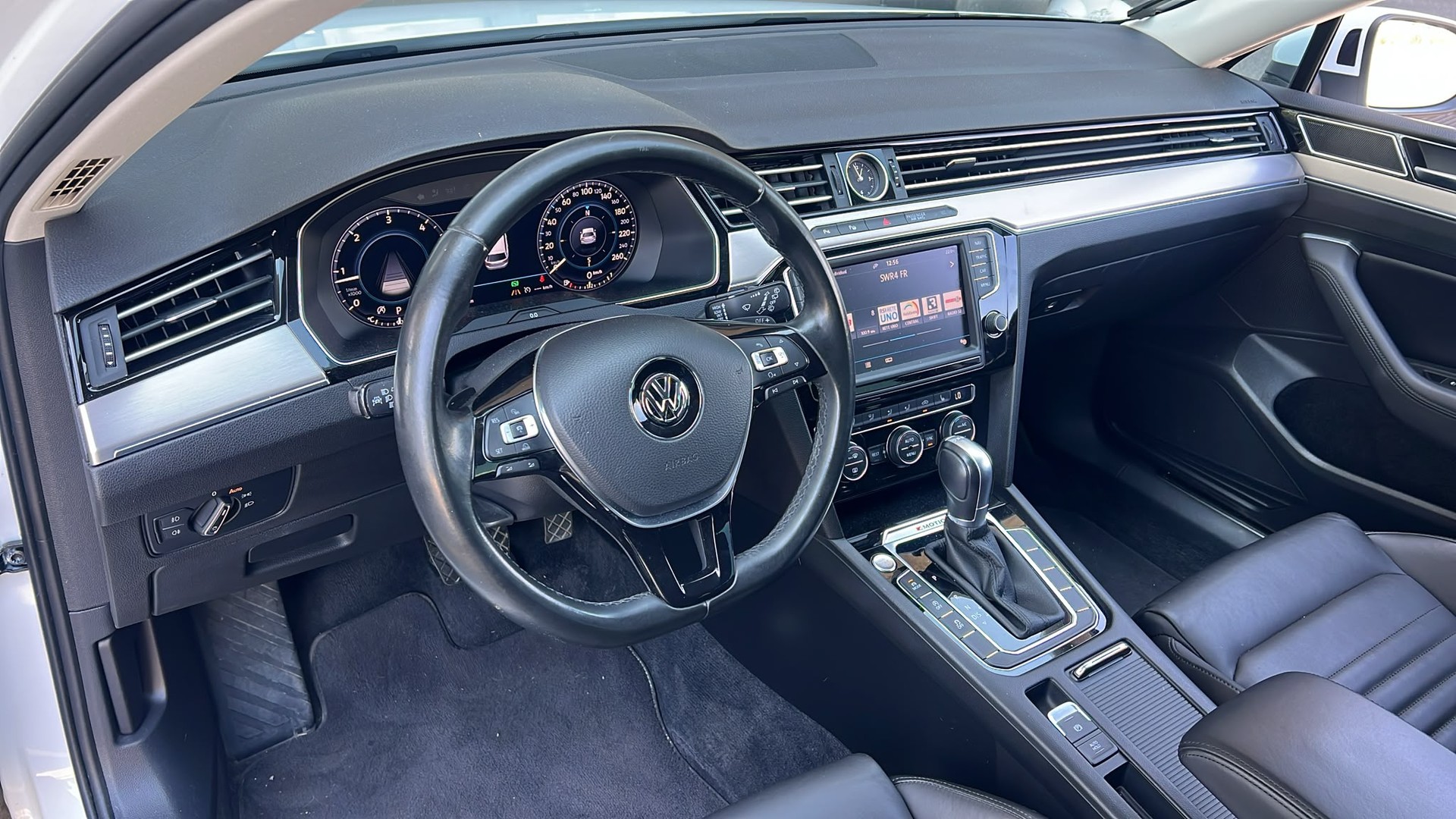 VW Passat Variant 2.0 TDI BMT Highline DSG 4Motion-image-9