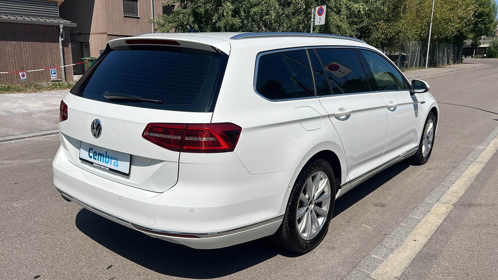 VW Passat Variant 2.0 TDI BMT Highline DSG 4Motion-image-5
