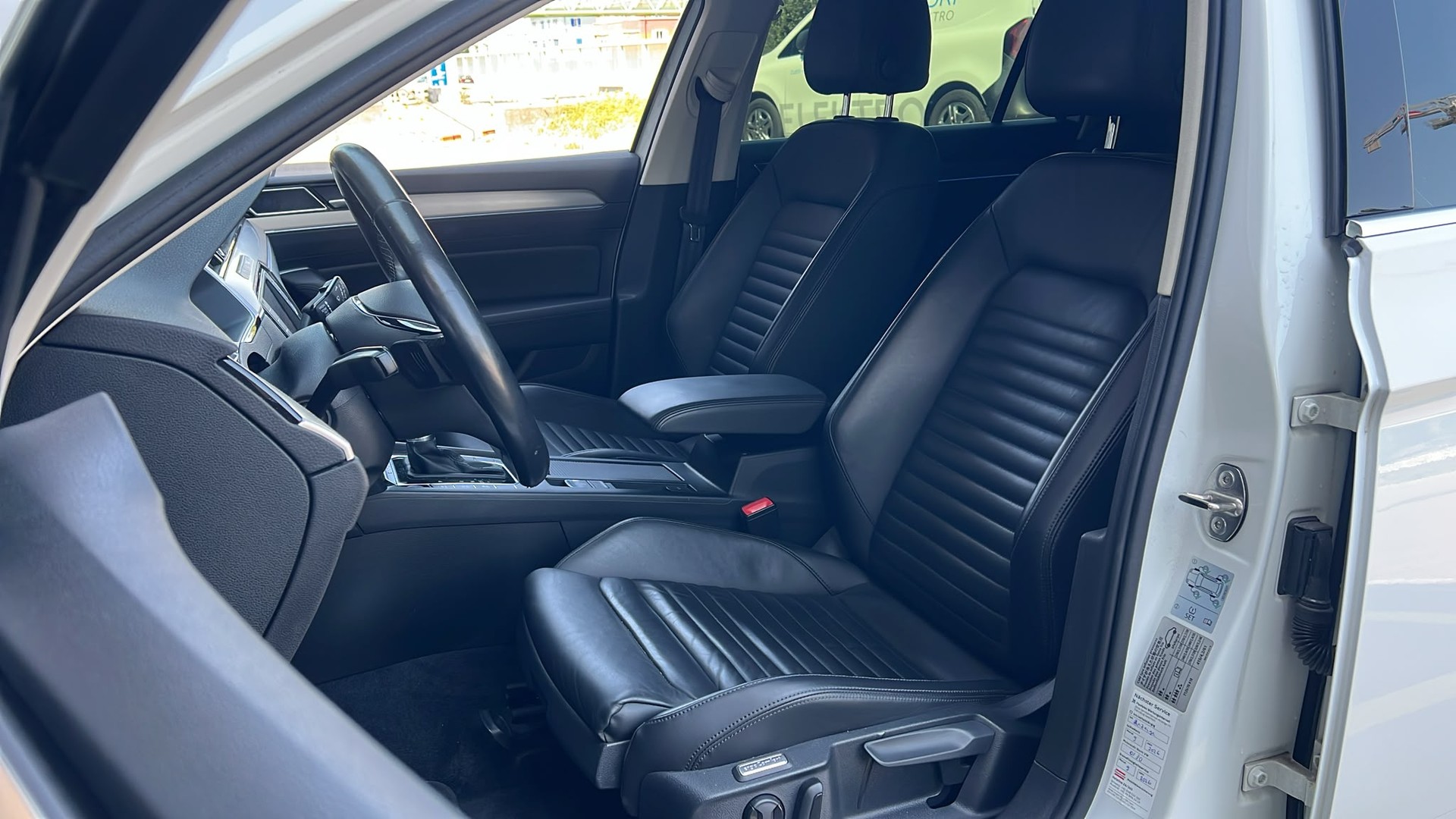 VW Passat Variant 2.0 TDI BMT Highline DSG 4Motion-image-10