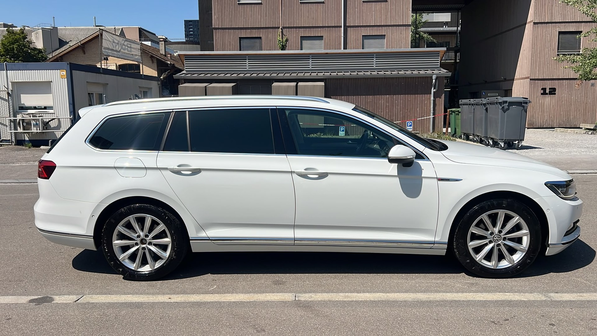 VW Passat Variant 2.0 TDI BMT Highline DSG 4Motion-image-4
