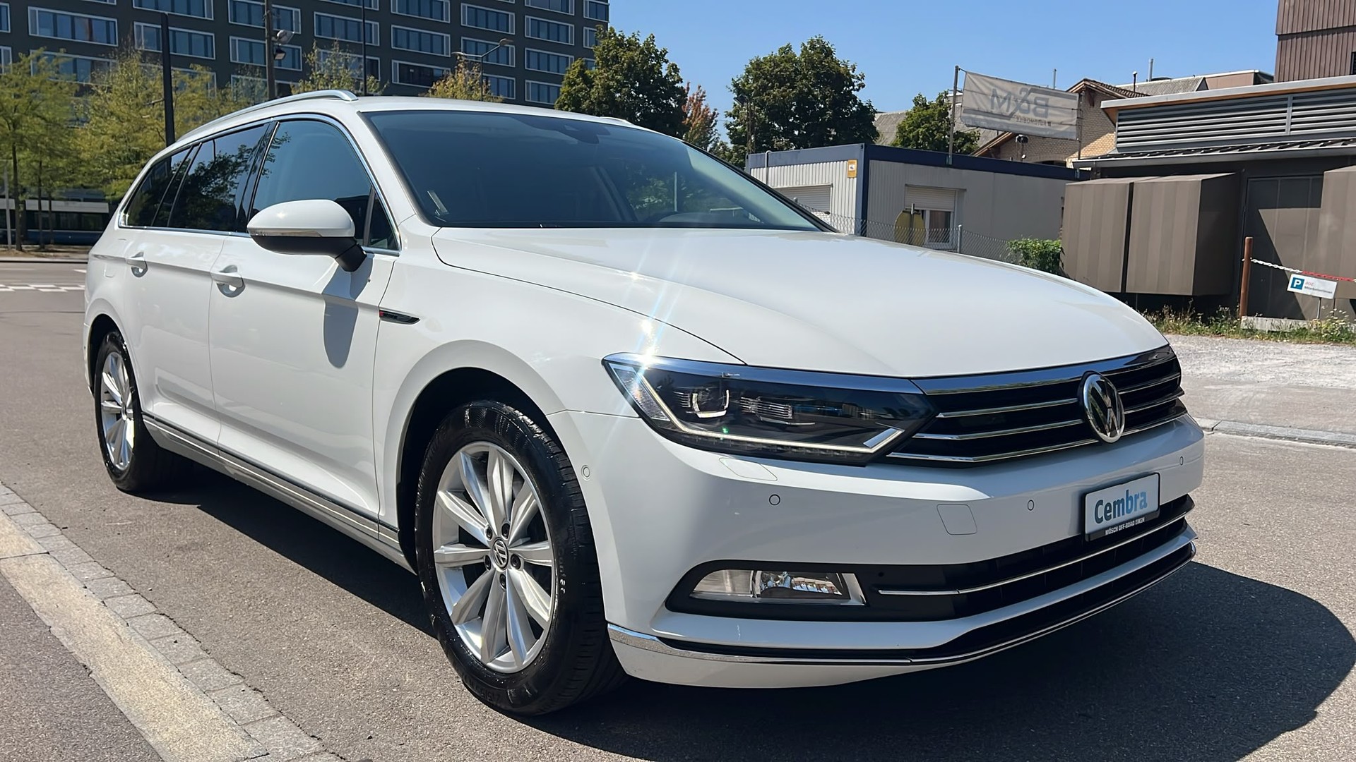 VW Passat Variant 2.0 TDI BMT Highline DSG 4Motion-image-2