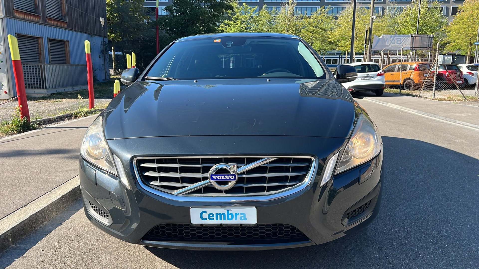 VOLVO V60 D3 Momentum Geartronic-image-1