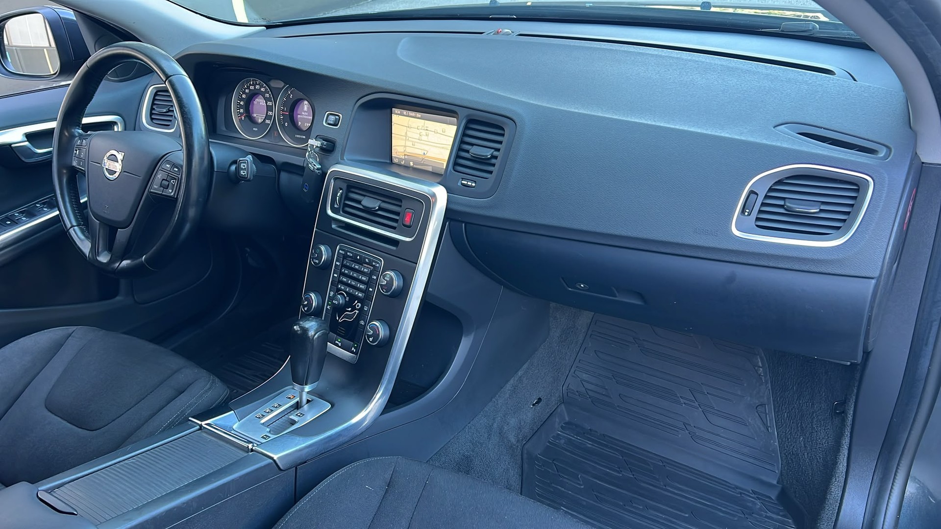 VOLVO V60 D3 Momentum Geartronic-image-9
