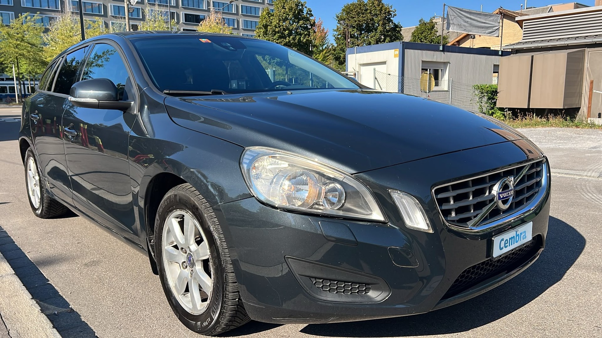 VOLVO V60 D3 Momentum Geartronic-image-2