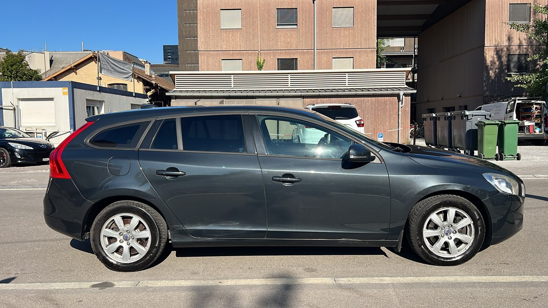 VOLVO V60 D3 Momentum Geartronic-image-3