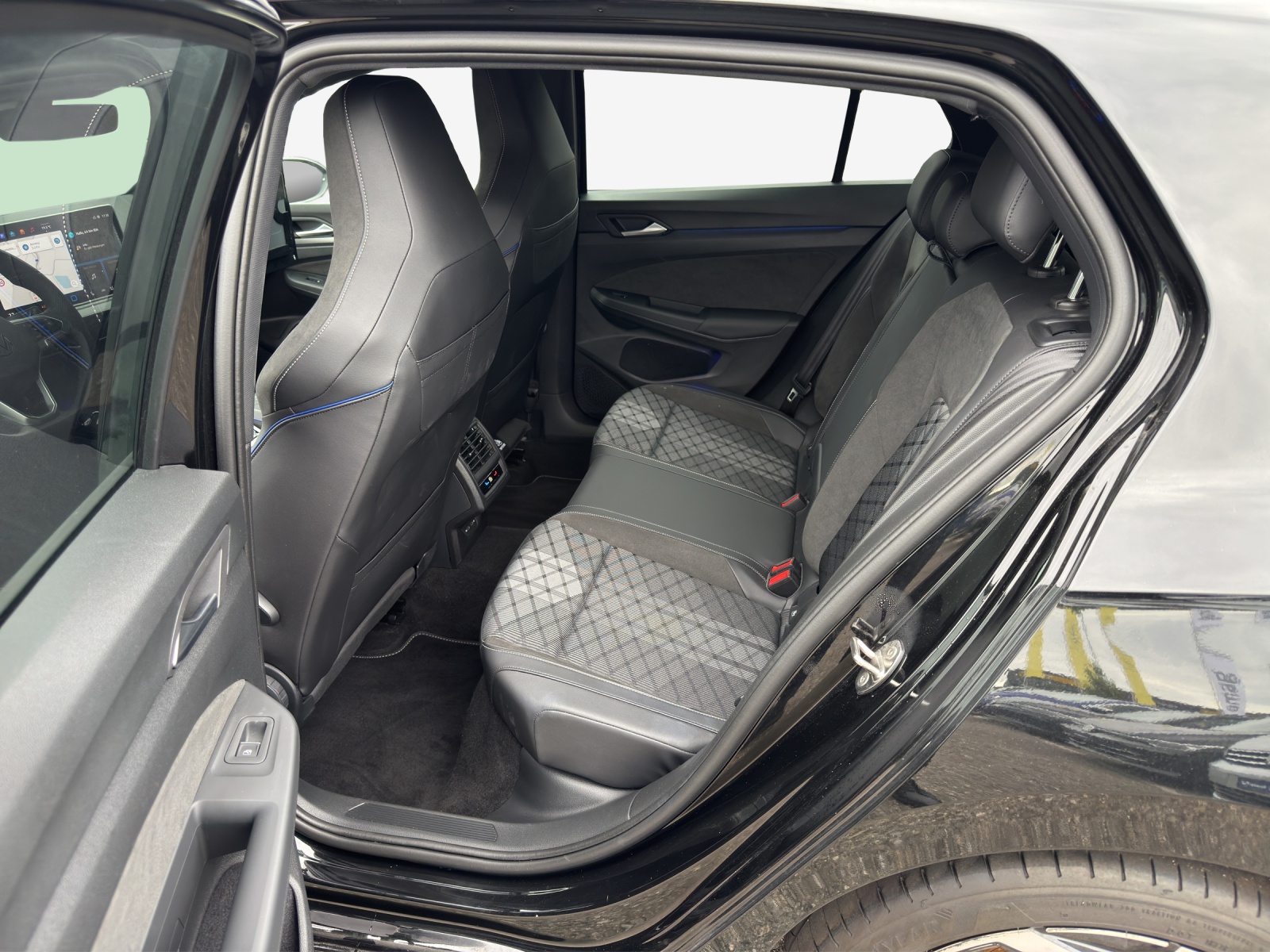 VW Golf 1.5 e TSI mHEV R-Line DSG-image-11