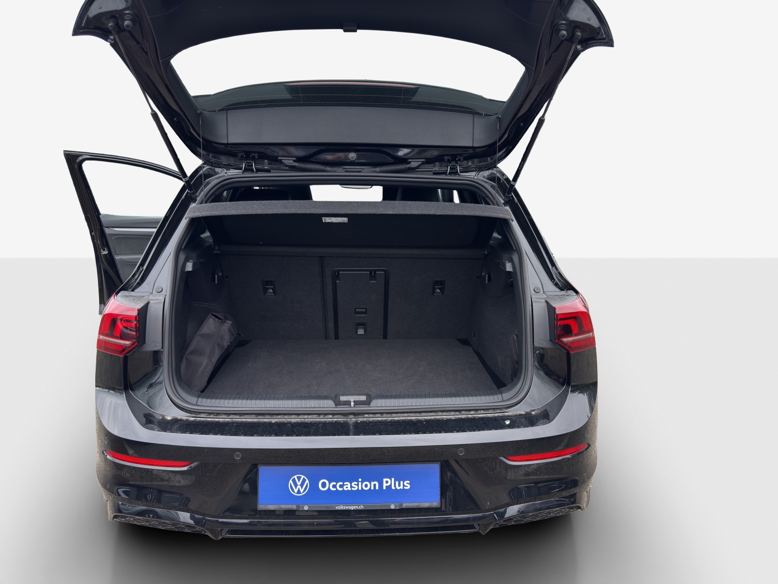 VW Golf 1.5 e TSI mHEV R-Line DSG-image-12