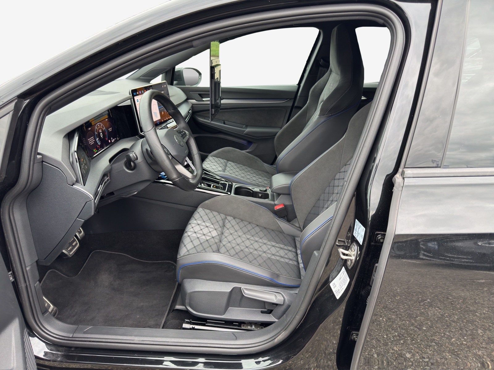 VW Golf 1.5 e TSI mHEV R-Line DSG-image-7