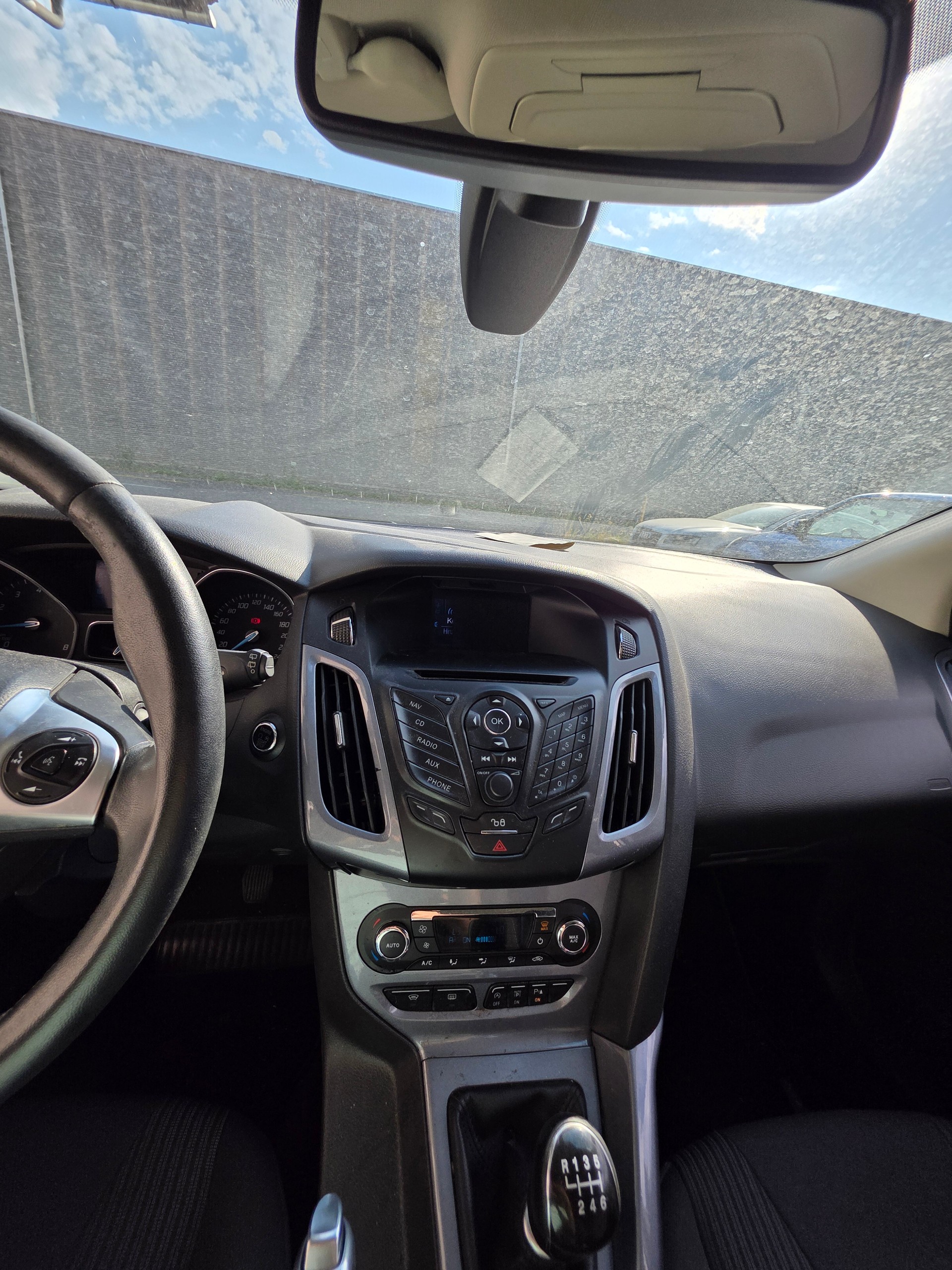 FORD Focus 1.6 SCTi Trend-image-8