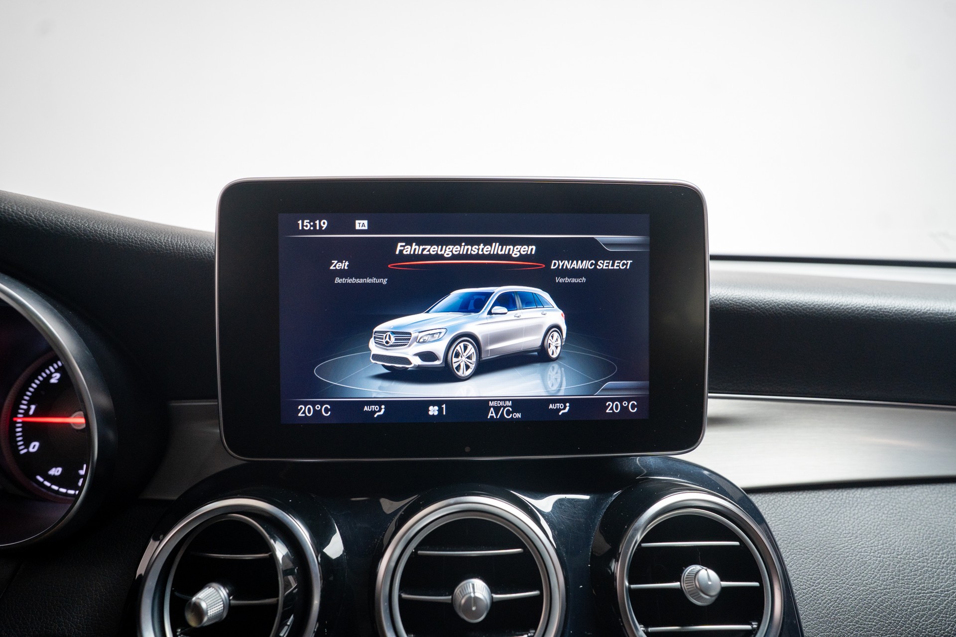MERCEDES-BENZ GLC 250 d AMG Line 4m / CH-Fahrzeug / Panorama / Rückfahrkamera-image-25