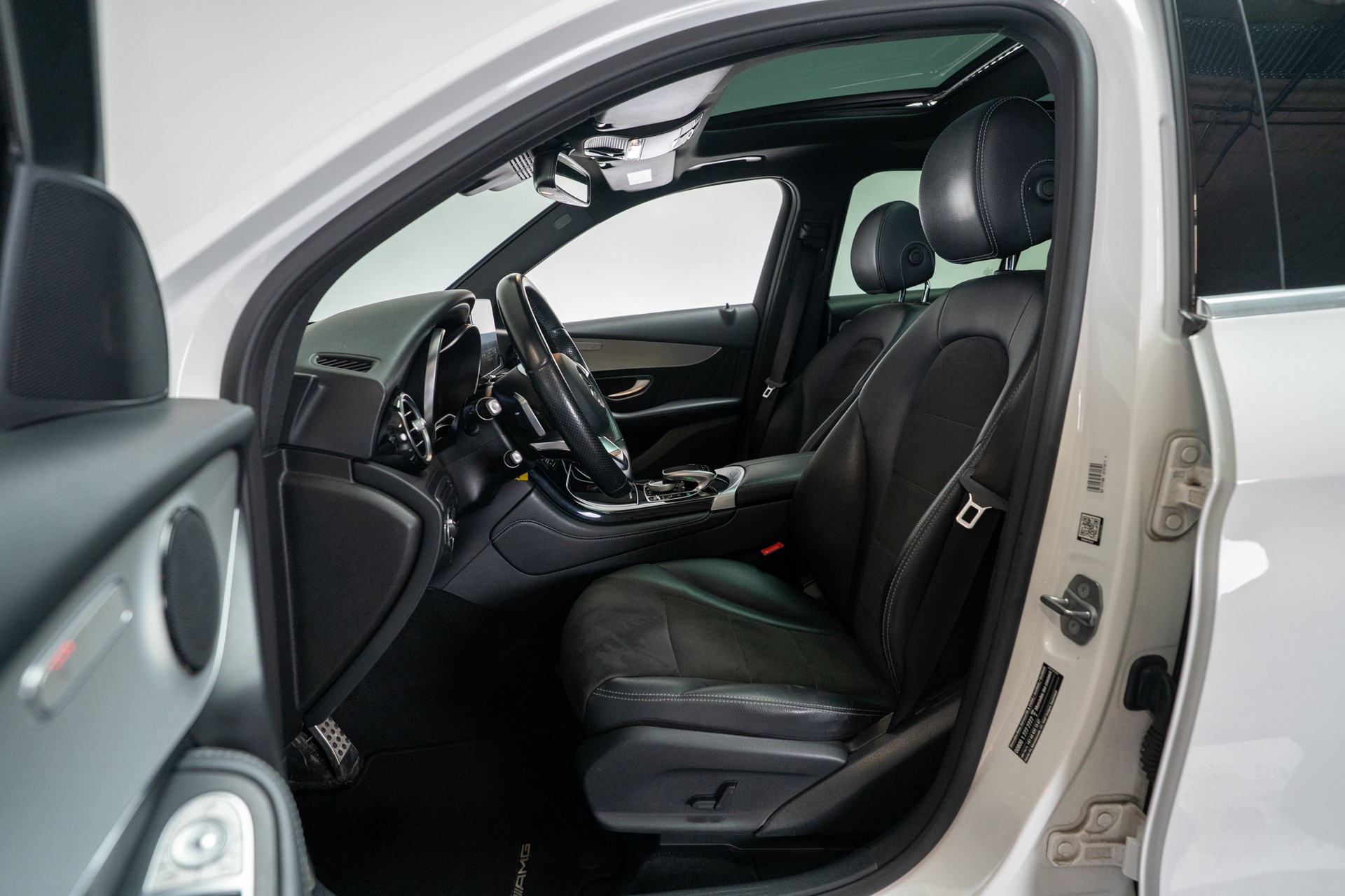 MERCEDES-BENZ GLC 250 d AMG Line 4m / CH-Fahrzeug / Panorama / Rückfahrkamera-image-7