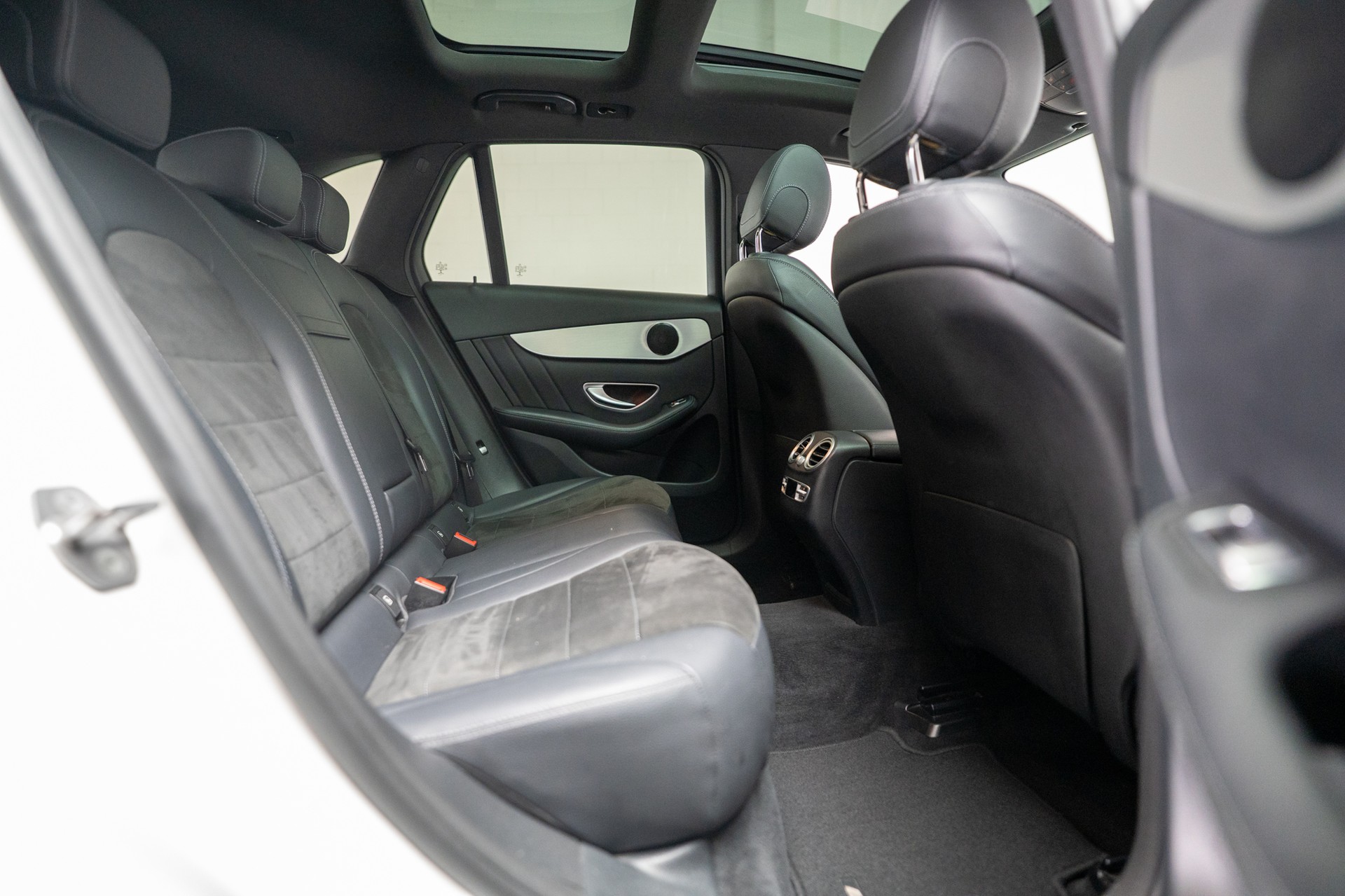MERCEDES-BENZ GLC 250 d AMG Line 4m / CH-Fahrzeug / Panorama / Rückfahrkamera-image-13