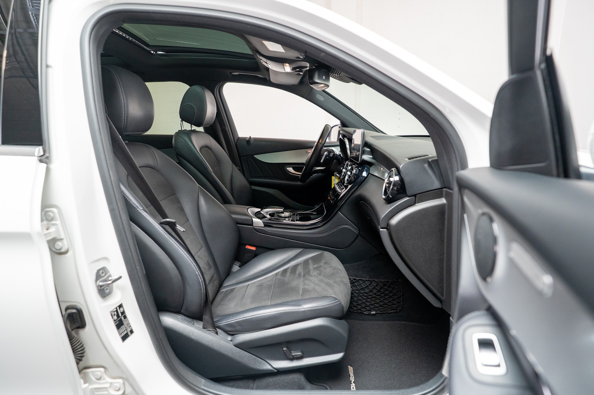 MERCEDES-BENZ GLC 250 d AMG Line 4m / CH-Fahrzeug / Panorama / Rückfahrkamera-image-14