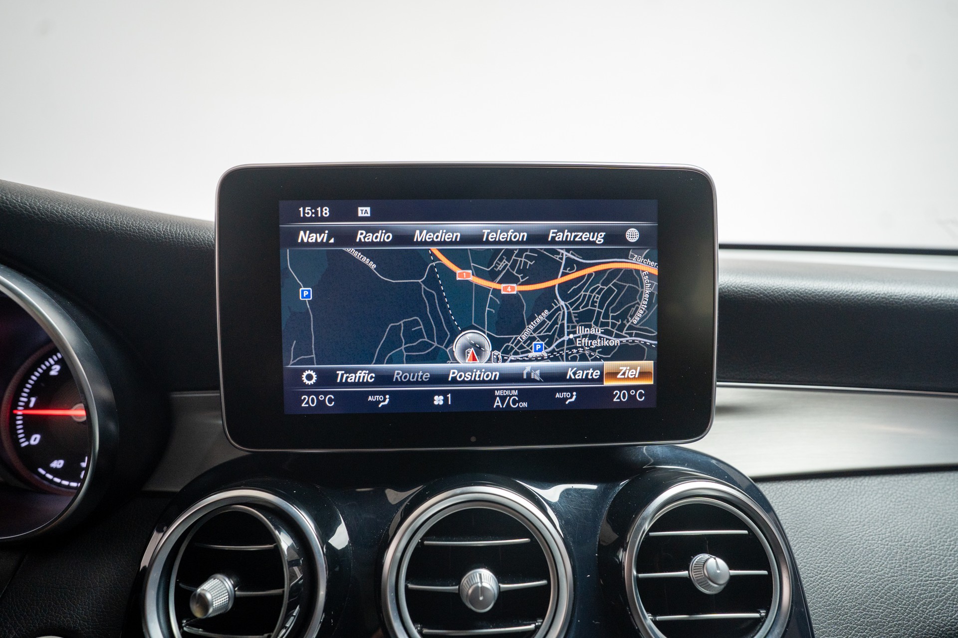 MERCEDES-BENZ GLC 250 d AMG Line 4m / CH-Fahrzeug / Panorama / Rückfahrkamera-image-24