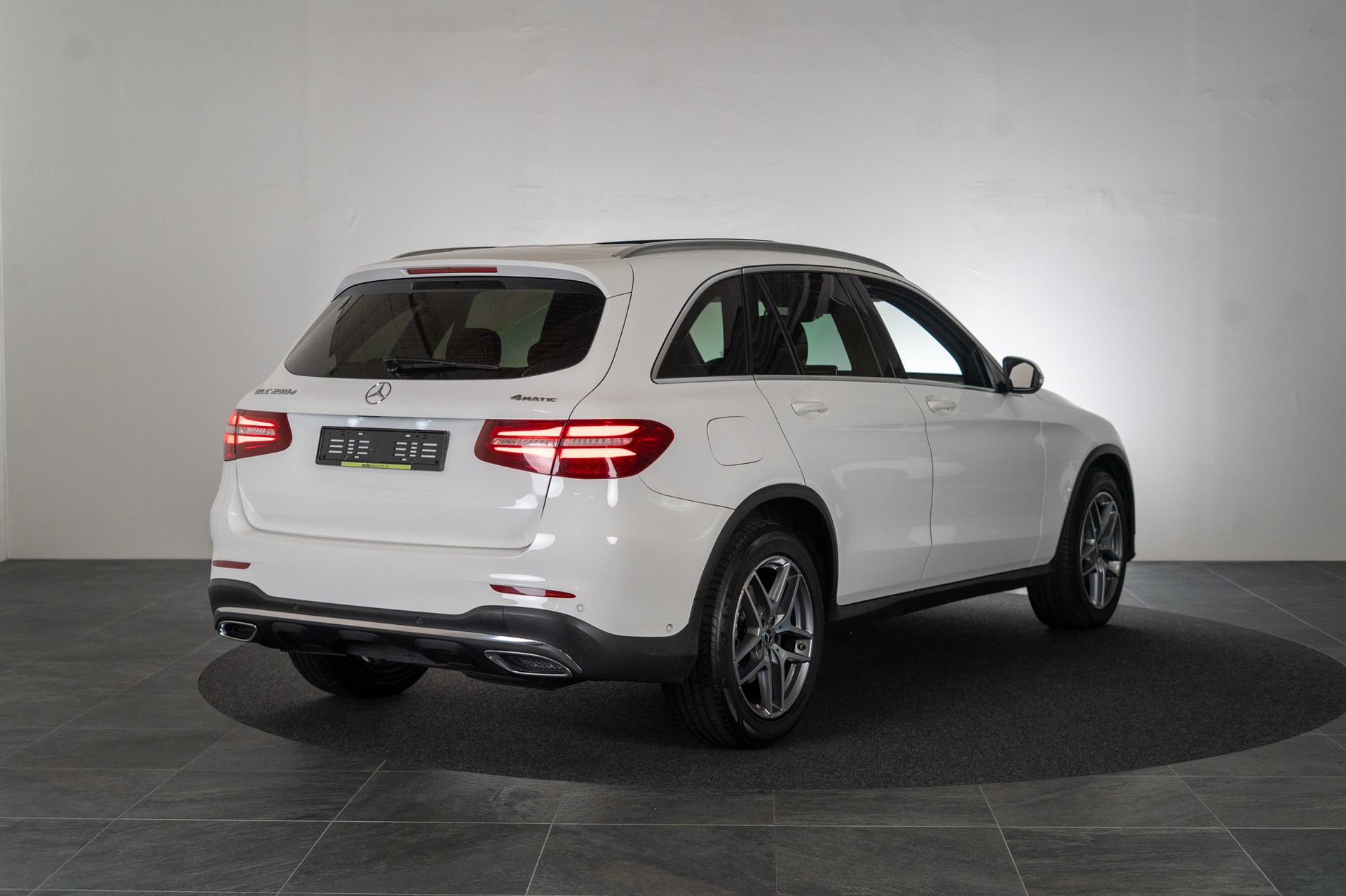 MERCEDES-BENZ GLC 250 d AMG Line 4m / CH-Fahrzeug / Panorama / Rückfahrkamera-image-6