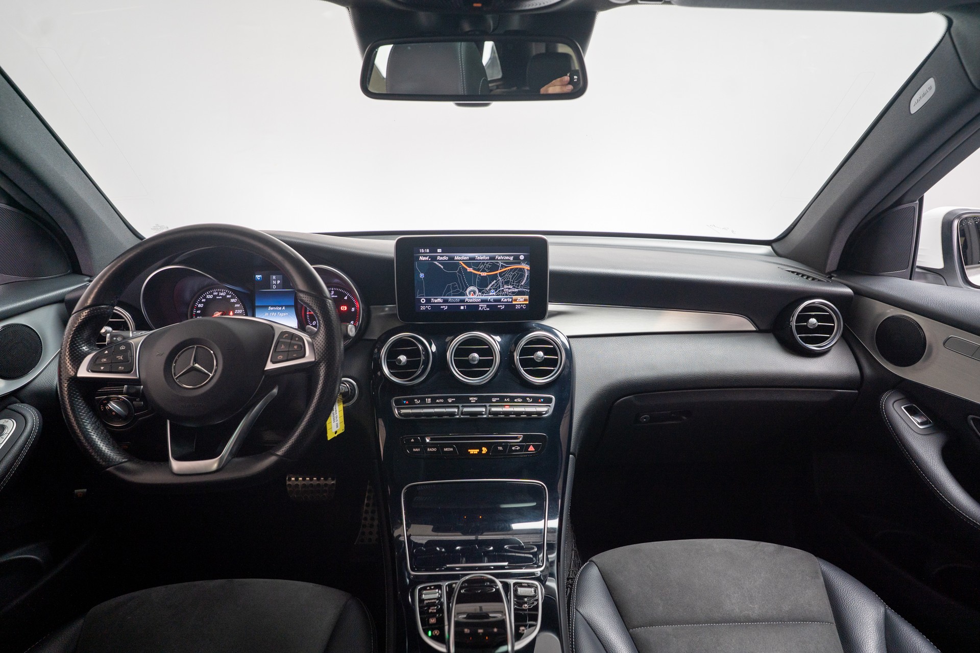 MERCEDES-BENZ GLC 250 d AMG Line 4m / CH-Fahrzeug / Panorama / Rückfahrkamera-image-19
