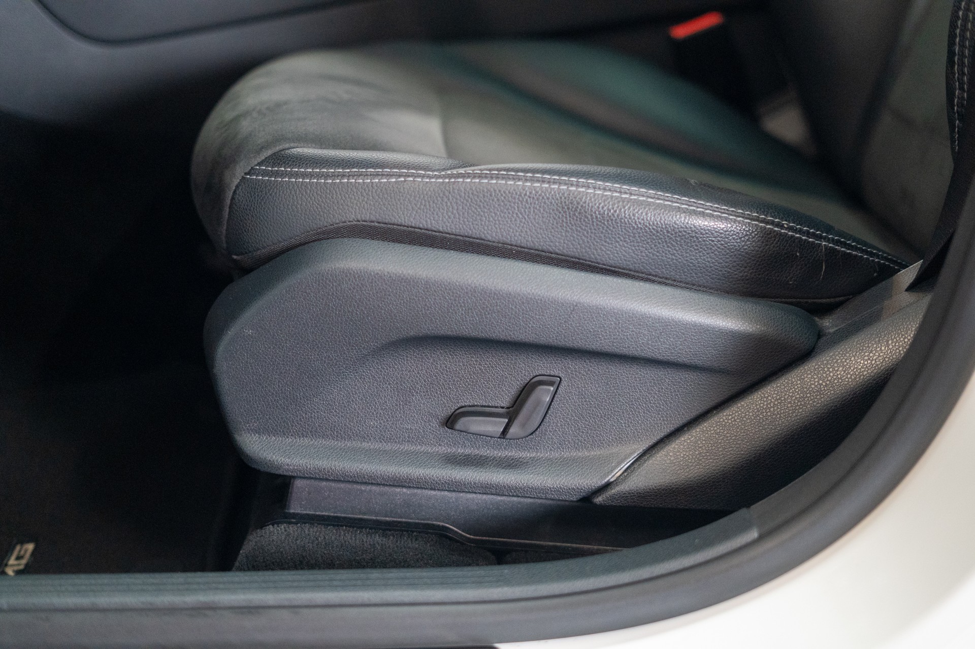 MERCEDES-BENZ GLC 250 d AMG Line 4m / CH-Fahrzeug / Panorama / Rückfahrkamera-image-11
