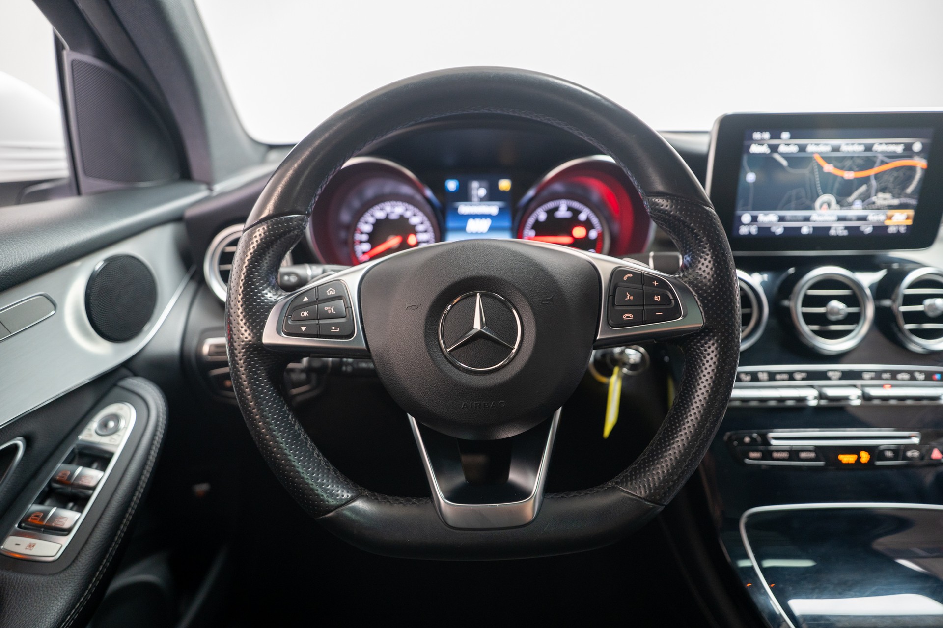 MERCEDES-BENZ GLC 250 d AMG Line 4m / CH-Fahrzeug / Panorama / Rückfahrkamera-image-20