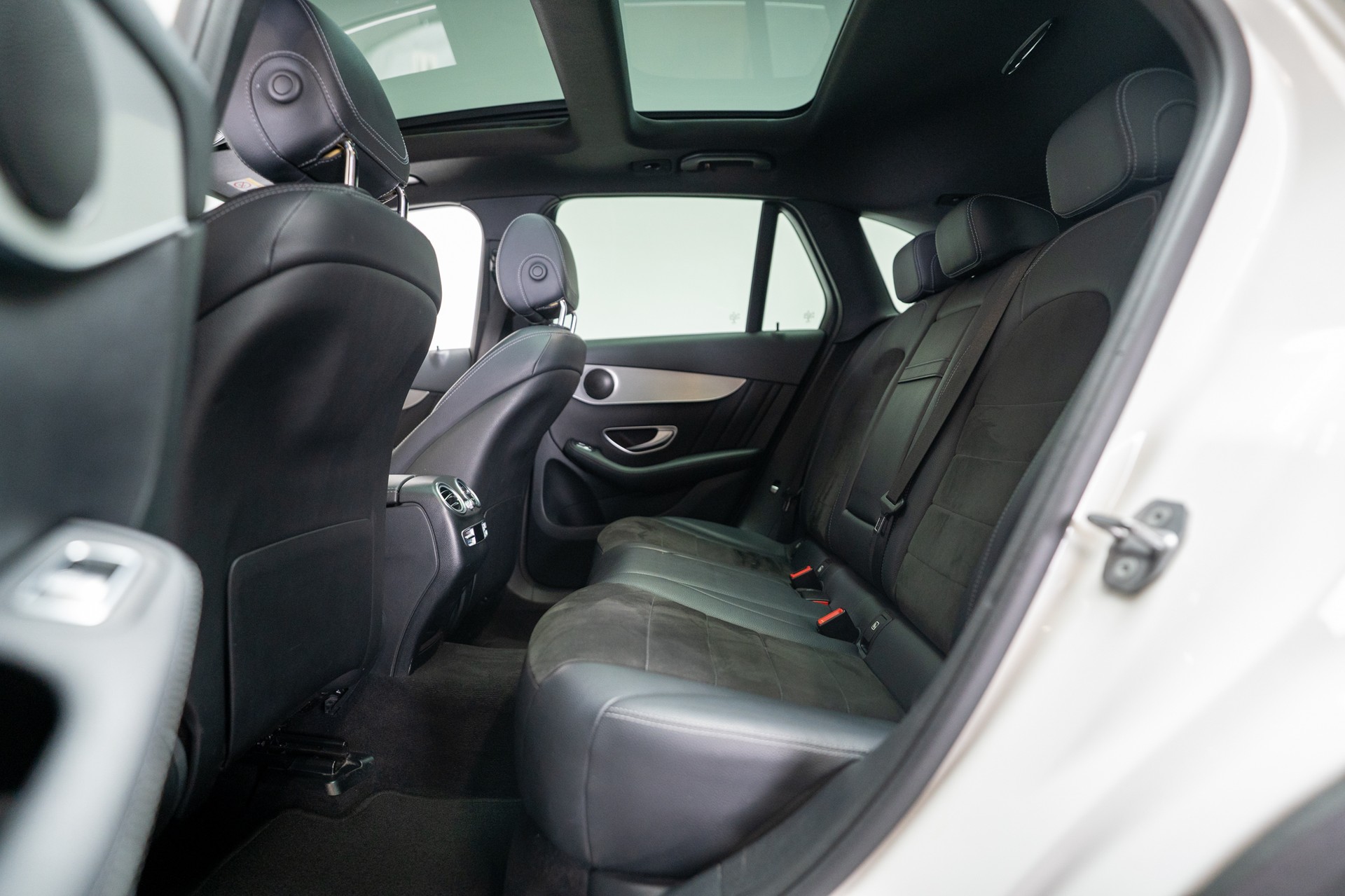 MERCEDES-BENZ GLC 250 d AMG Line 4m / CH-Fahrzeug / Panorama / Rückfahrkamera-image-13