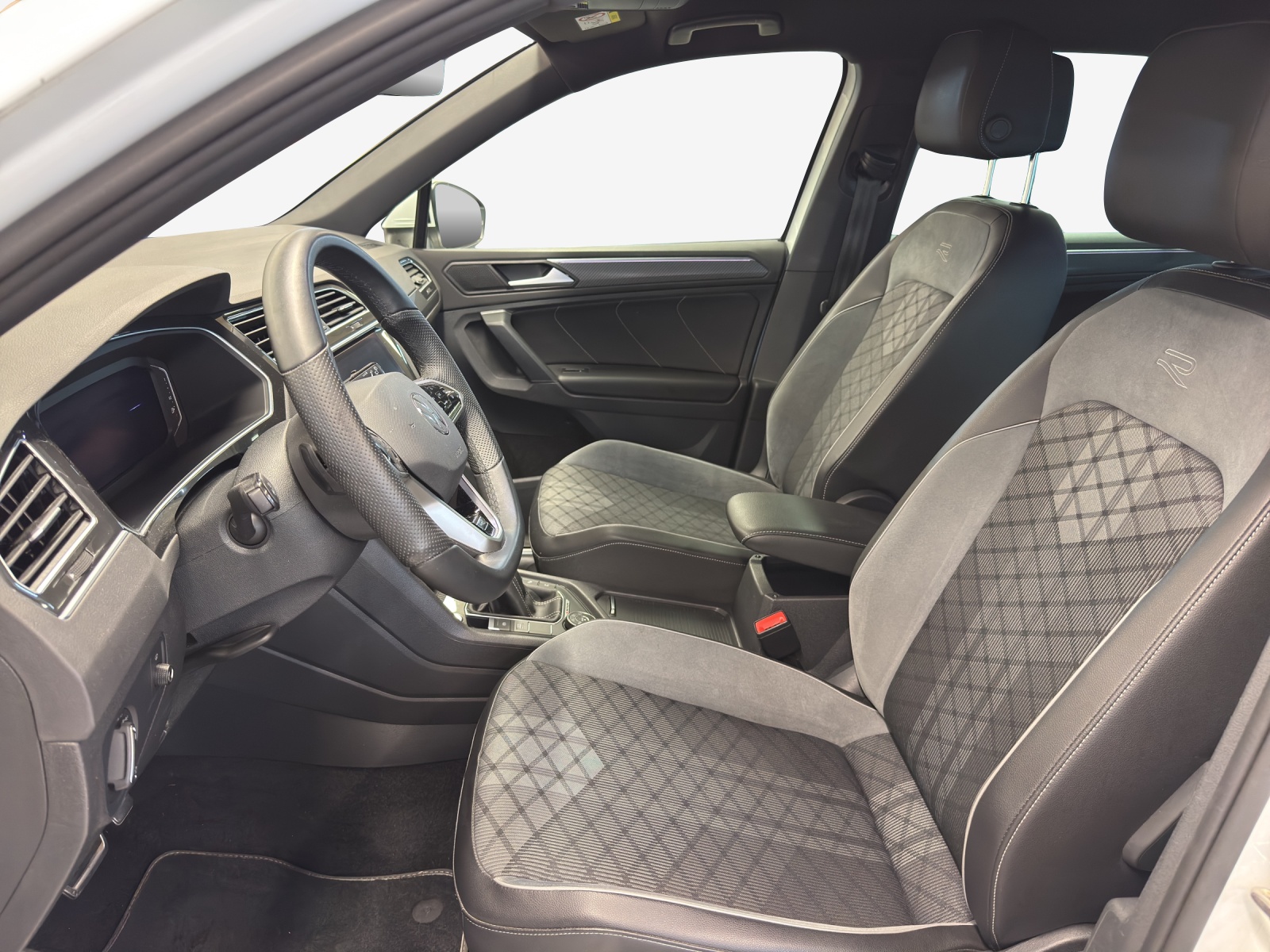 VW Tiguan 2.0TSI R-Line 4Motion DSG-image-7